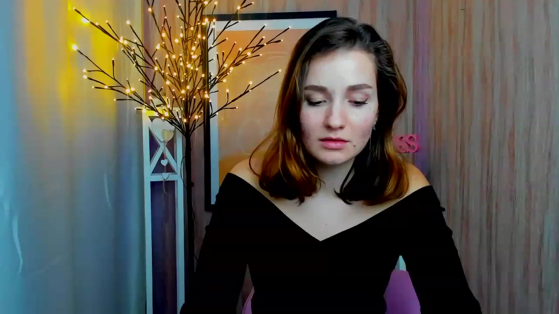 Gallery image thumbnail from ScarletCruz's myfreecams stream on, 12/19/2022, 13:19 image 7 of 20