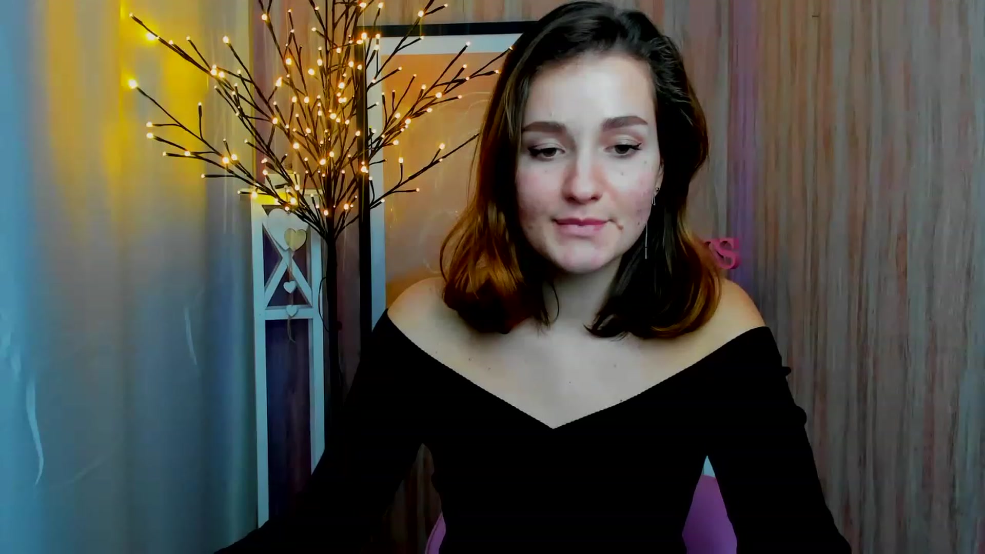 Gallery image thumbnail from ScarletCruz's myfreecams stream on, 12/19/2022, 13:19 image 3 of 20