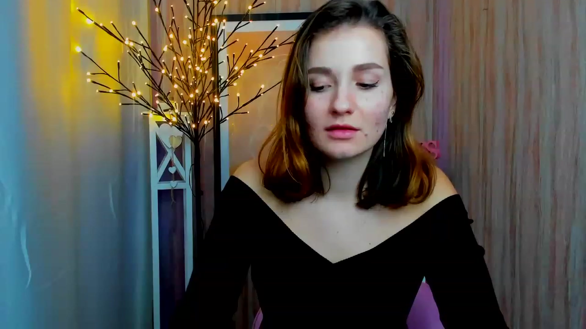 Gallery image thumbnail from ScarletCruz's myfreecams stream on, 12/19/2022, 13:19 image 2 of 20