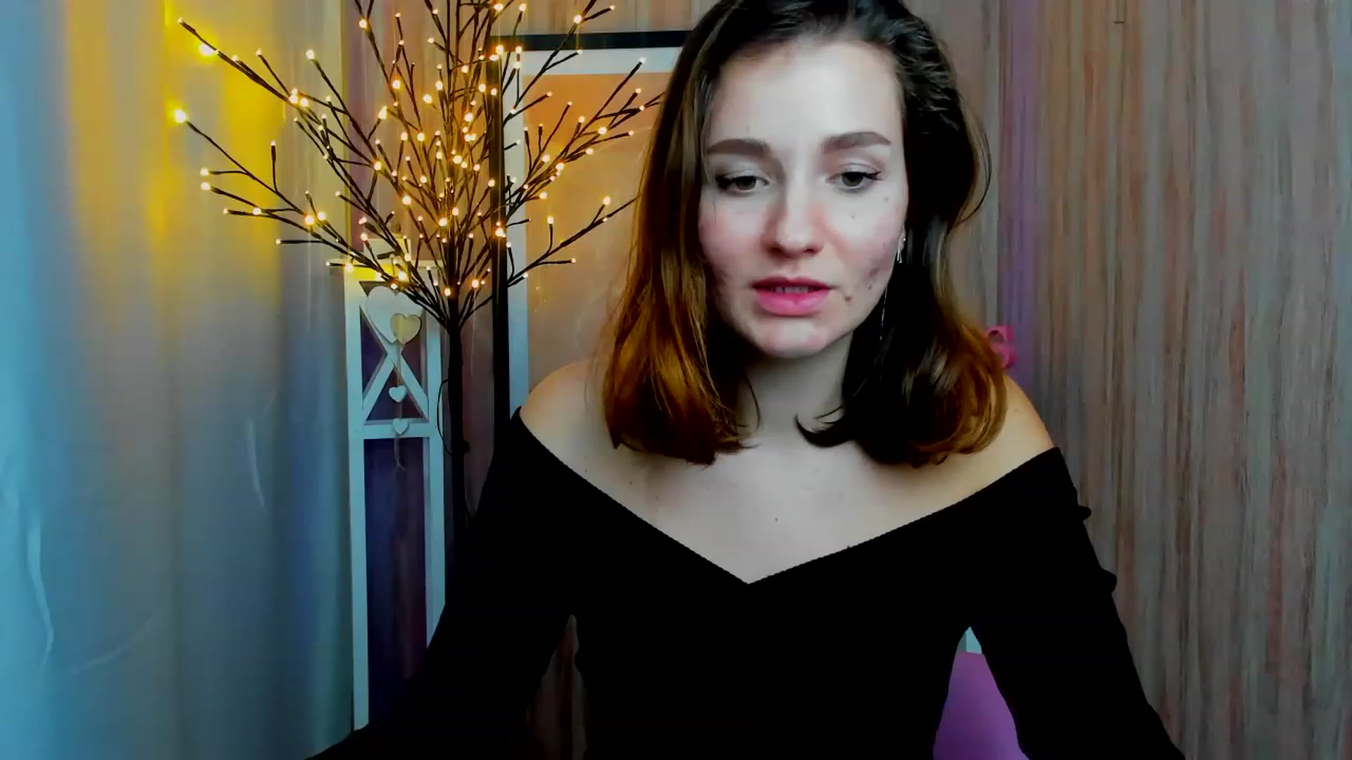 Gallery image thumbnail from ScarletCruz's myfreecams stream on, 12/19/2022, 13:19 image 16 of 20