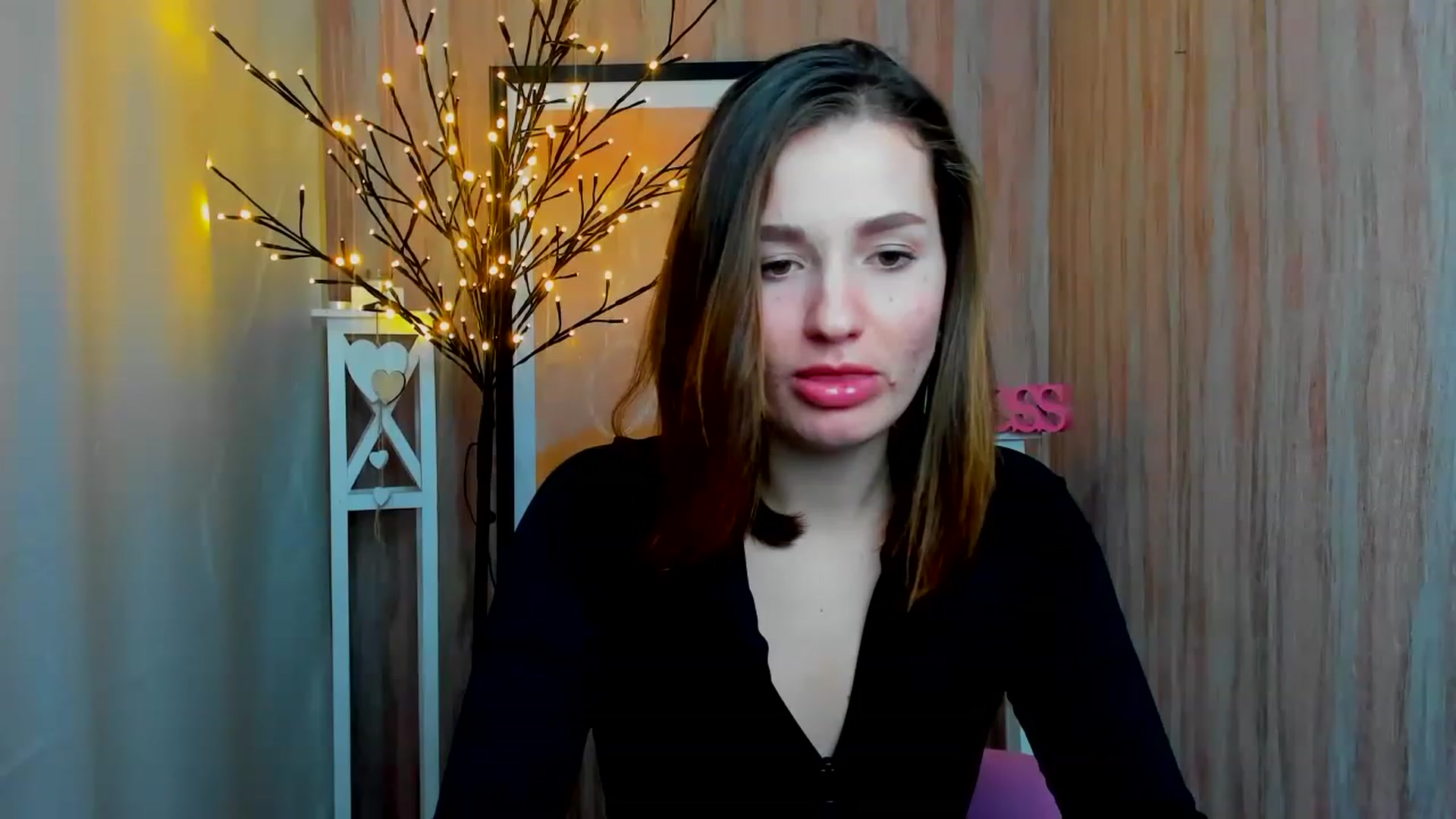 Gallery image thumbnail from ScarletCruz's myfreecams stream on, 12/21/2022, 10:26 image 17 of 20