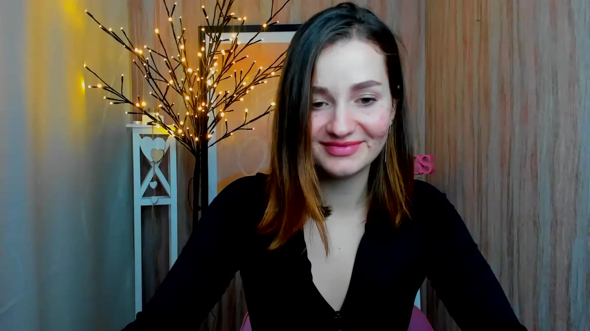 Gallery image thumbnail from ScarletCruz's myfreecams stream on, 12/21/2022, 10:26 image 5 of 20