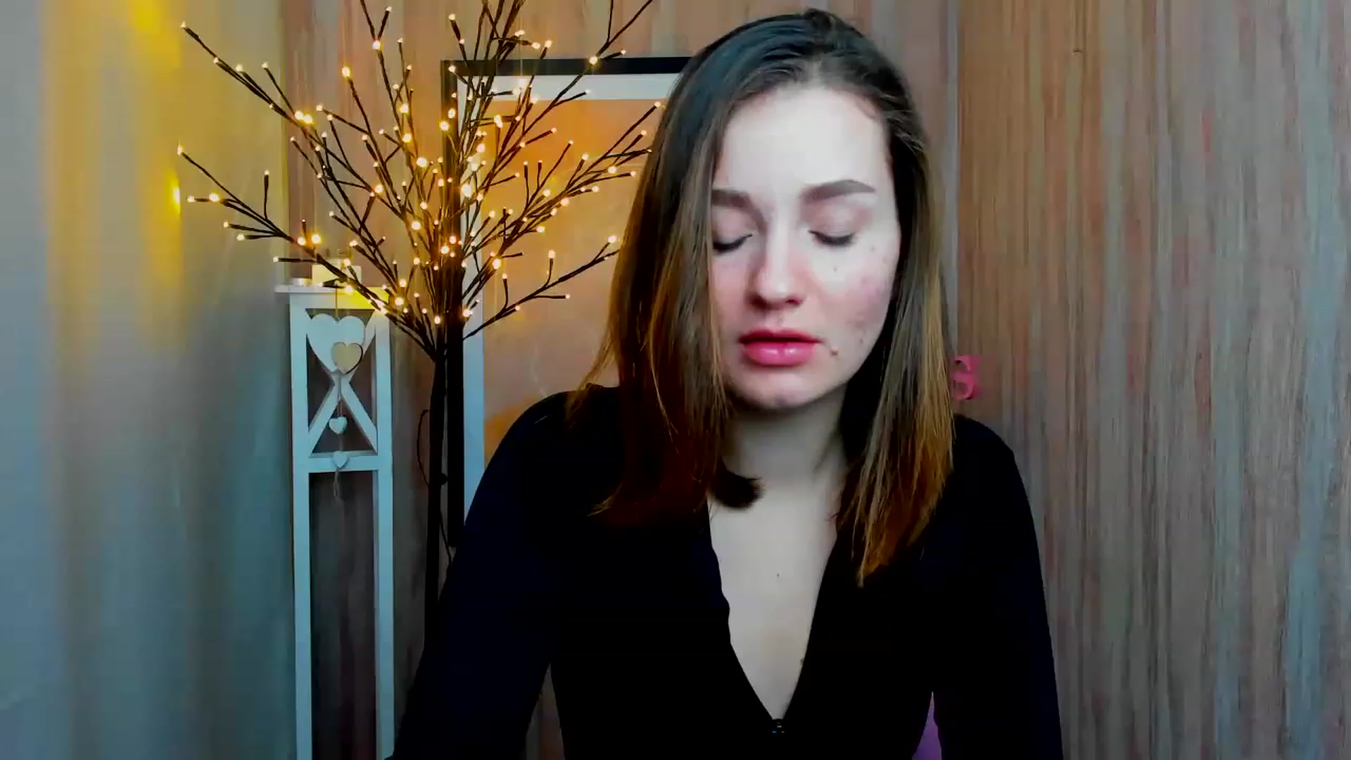 Gallery image thumbnail from ScarletCruz's myfreecams stream on, 12/21/2022, 10:26 image 18 of 20
