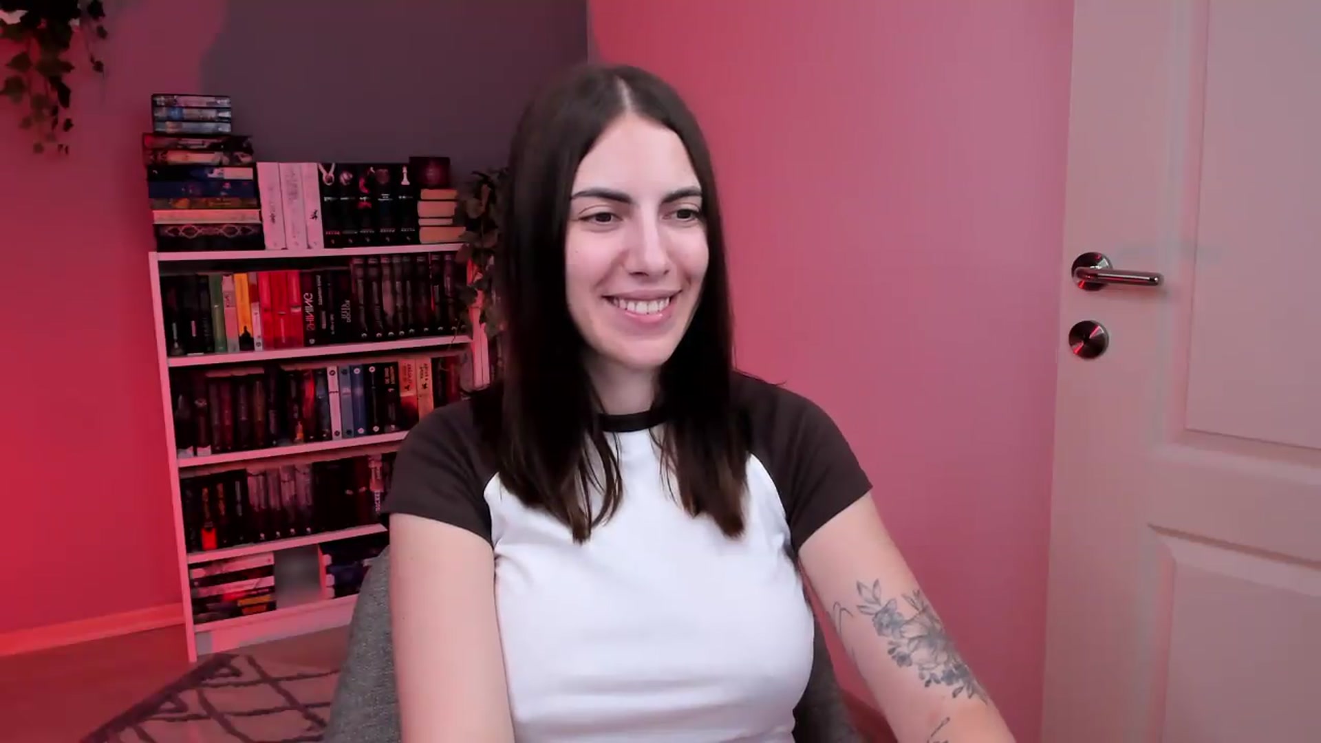 Gallery image thumbnail from ScarletHeart's myfreecams stream on, 07/22/2026, 20:25 image 15 of 20
