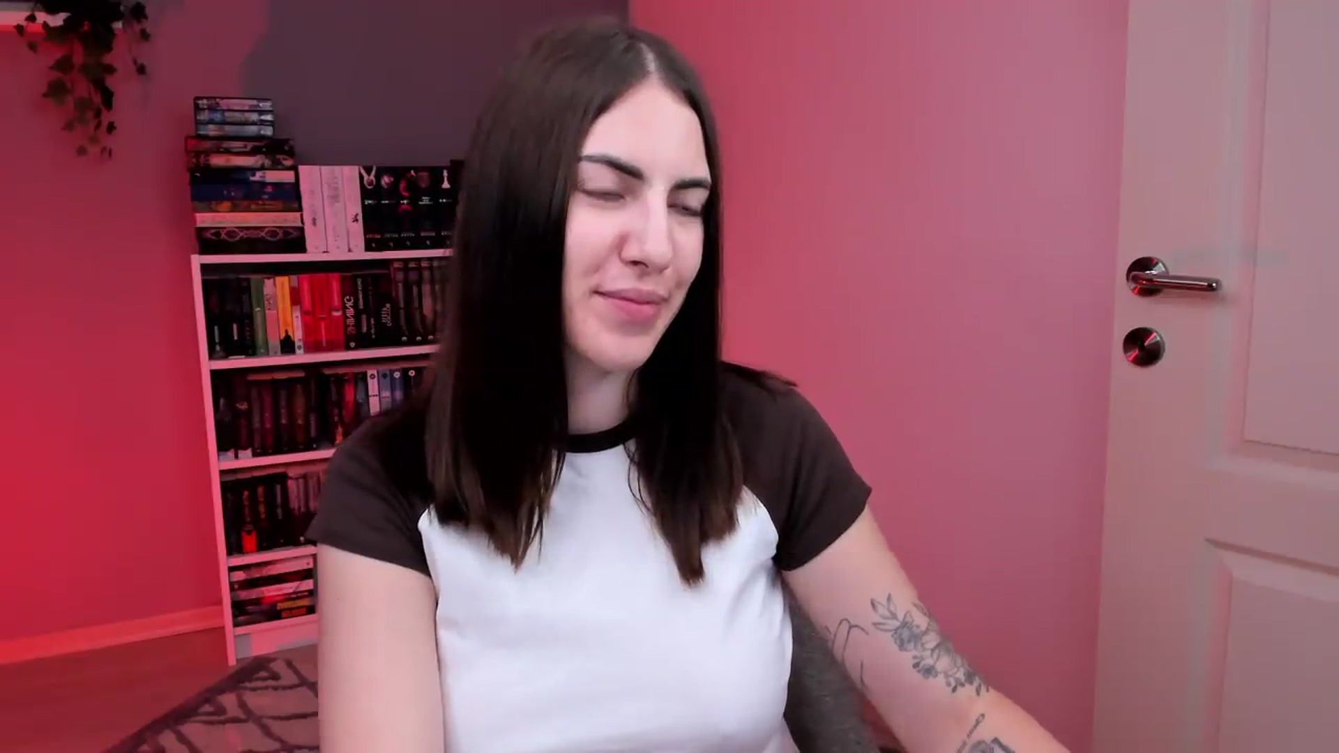 Gallery image thumbnail from ScarletHeart's myfreecams stream on, 07/22/2026, 20:25 image 13 of 20