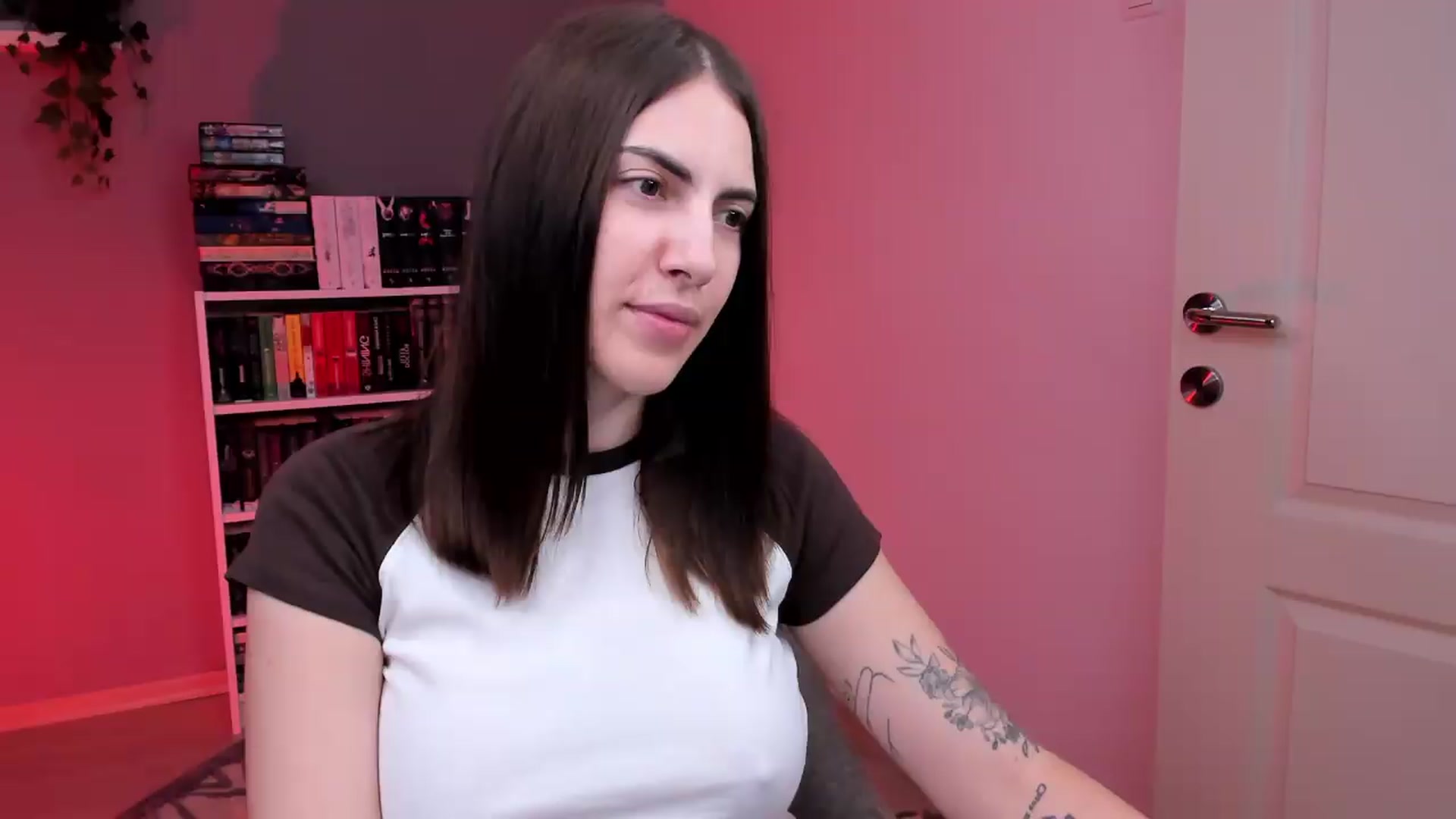Gallery image thumbnail from ScarletHeart's myfreecams stream on, 07/22/2026, 20:25 image 1 of 20