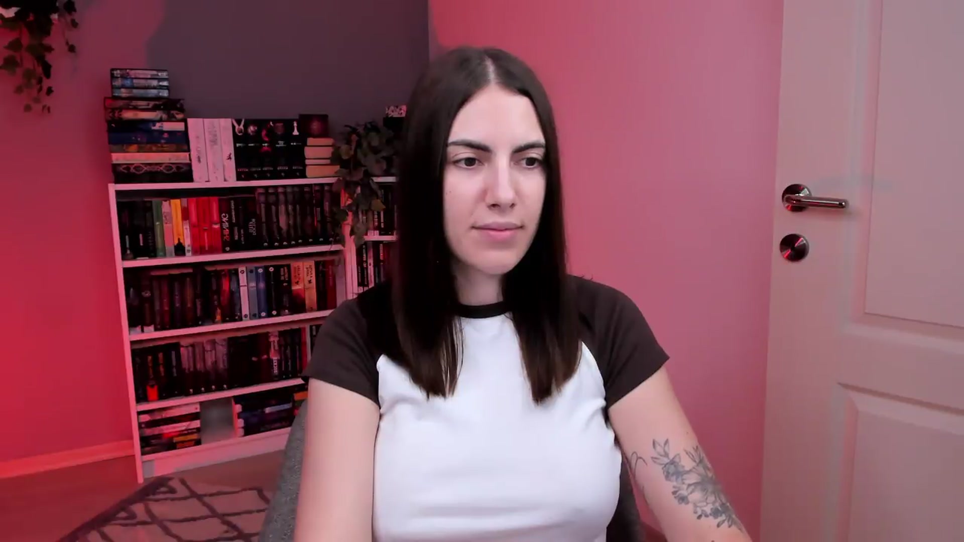 Gallery image thumbnail from ScarletHeart's myfreecams stream on, 07/22/2026, 20:25 image 19 of 20