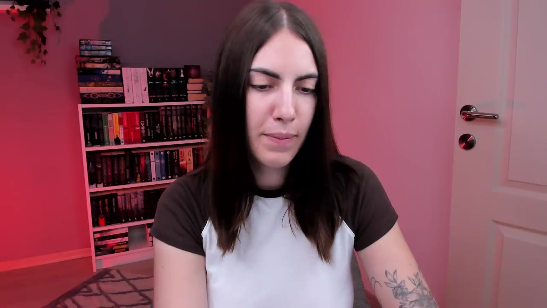 Gallery image thumbnail from ScarletHeart's myfreecams stream on, 07/22/2026, 20:25 image 5 of 20