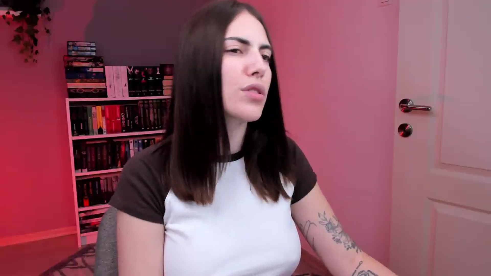 Gallery image thumbnail from ScarletHeart's myfreecams stream on, 07/22/2026, 20:25 image 2 of 20