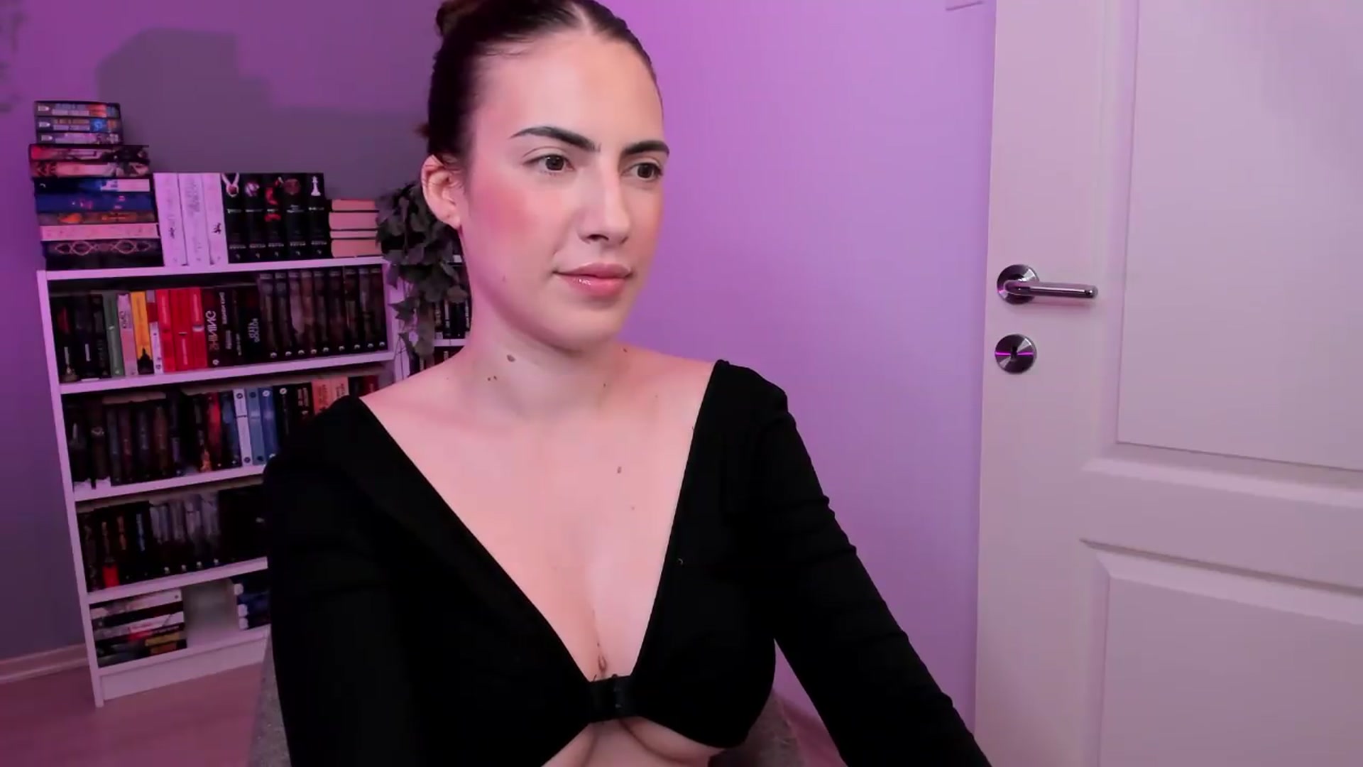 Gallery image thumbnail from ScarletHeart's myfreecams stream on, 08/11/2026, 20:17 image 9 of 20