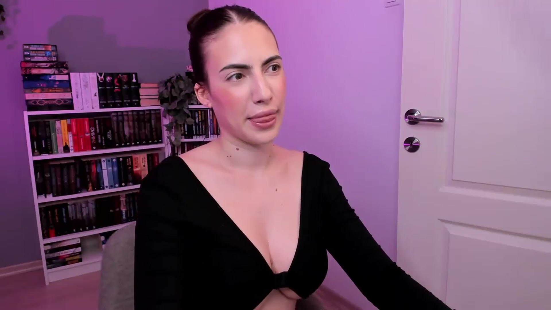 Gallery image thumbnail from ScarletHeart's myfreecams stream on, 08/11/2026, 20:17 image 20 of 20