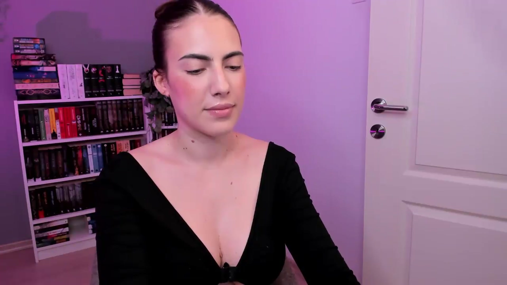 Gallery image thumbnail from ScarletHeart's myfreecams stream on, 08/11/2026, 20:17 image 8 of 20