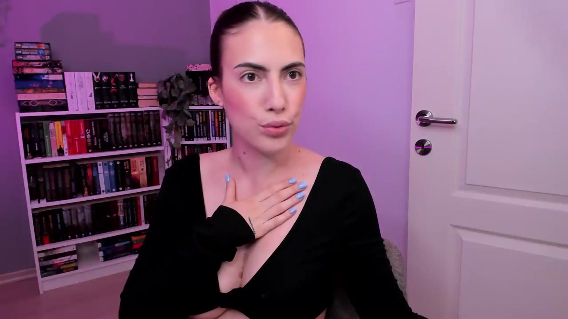 Gallery image thumbnail from ScarletHeart's myfreecams stream on, 08/11/2026, 20:17 image 5 of 20