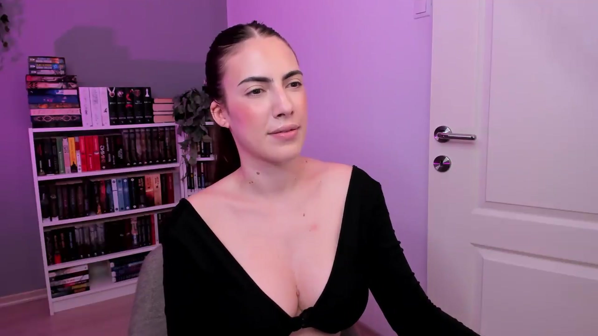 Gallery image thumbnail from ScarletHeart's myfreecams stream on, 08/11/2026, 20:59 image 15 of 20