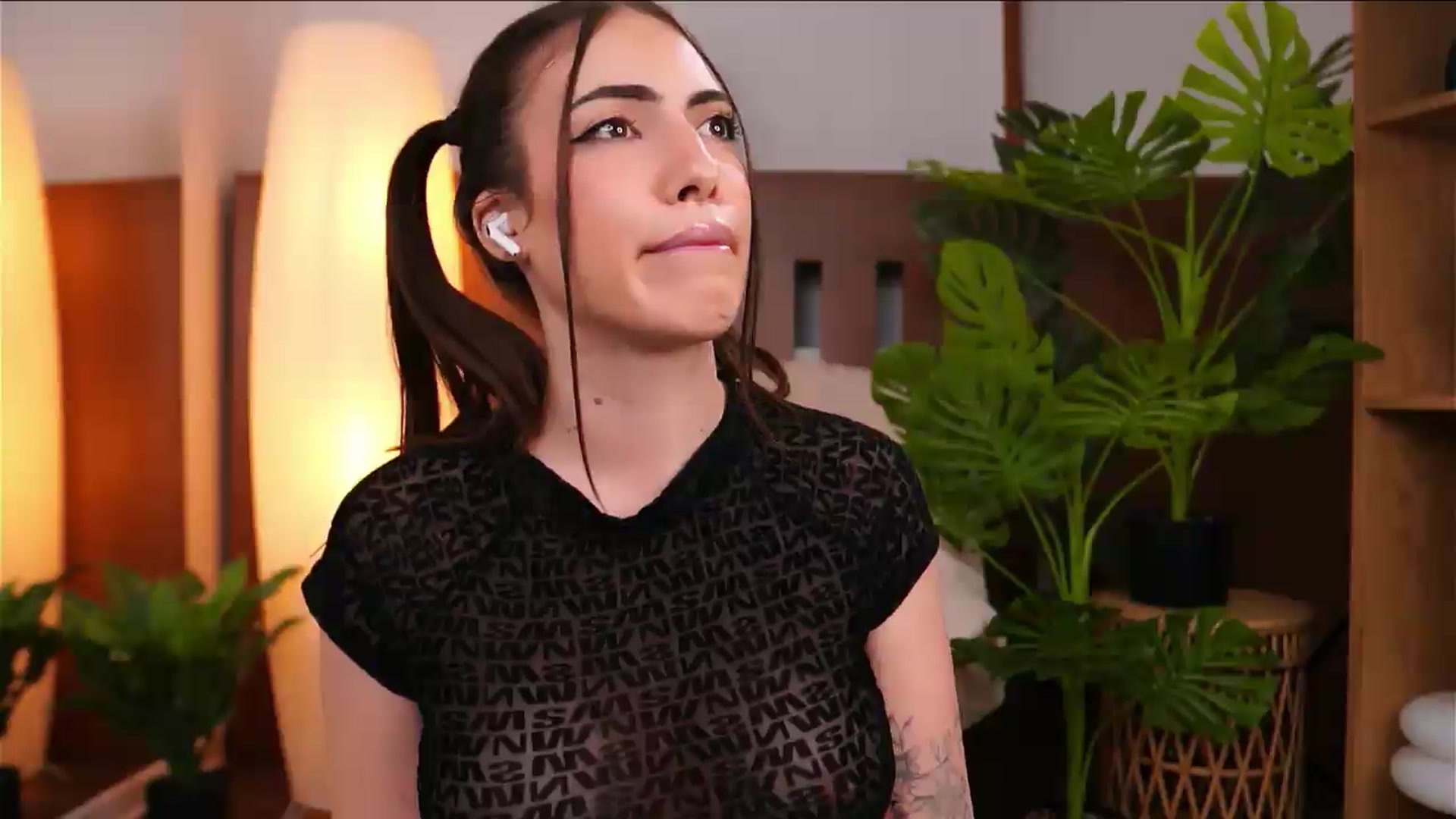 Gallery image thumbnail from ScarletHeart's myfreecams stream on, 08/22/2026, 23:36 image 10 of 20