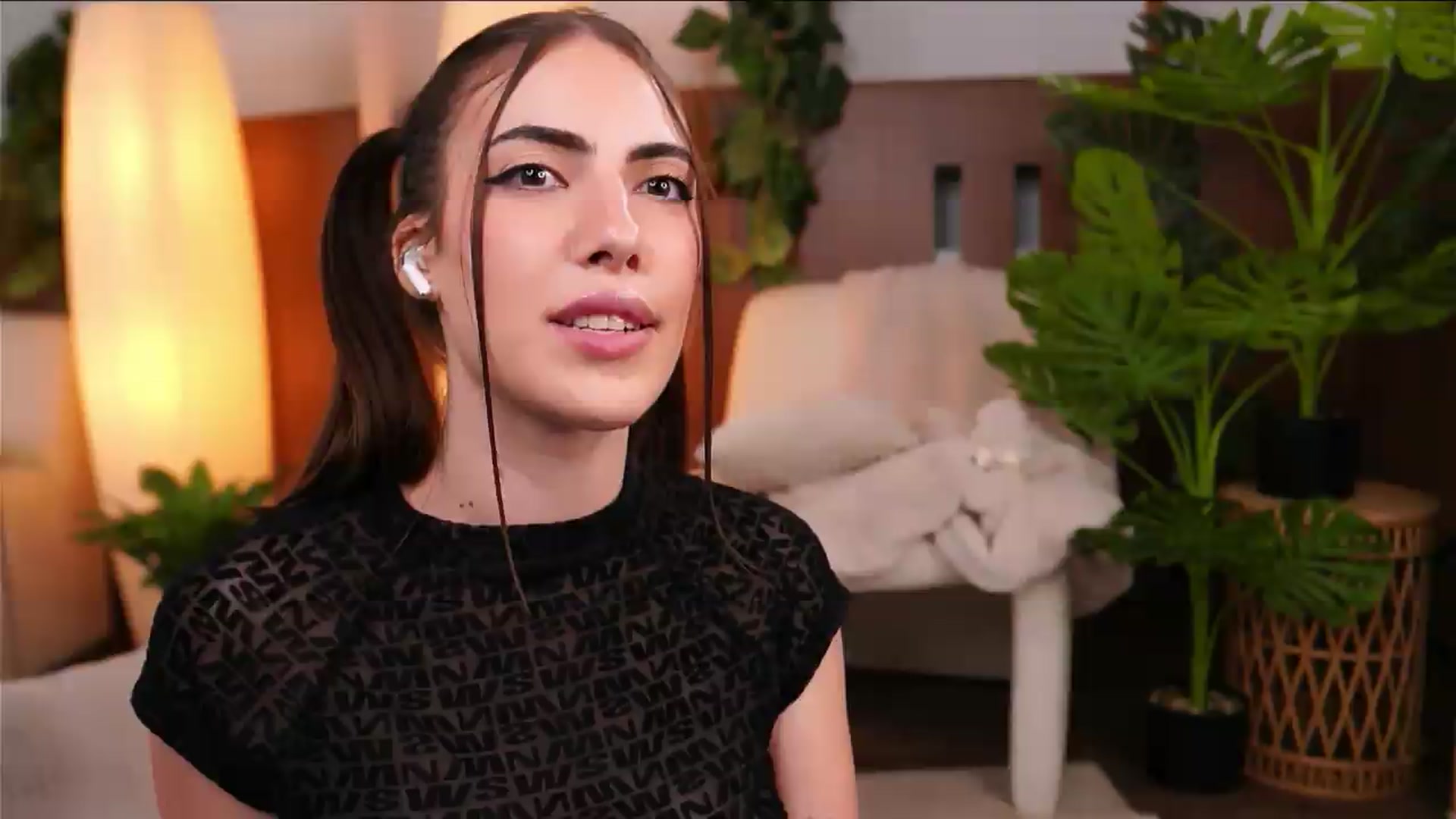 Gallery image thumbnail from ScarletHeart's myfreecams stream on, 08/23/2026, 01:44 image 20 of 20