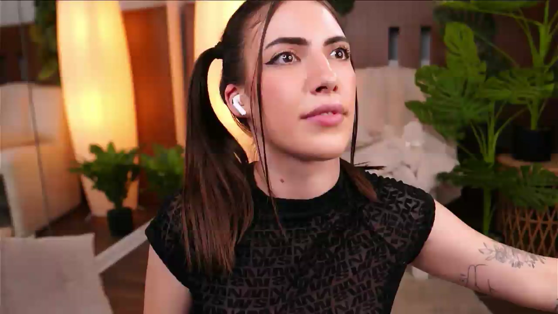 Gallery image thumbnail from ScarletHeart's myfreecams stream on, 08/23/2026, 04:45 image 1 of 20