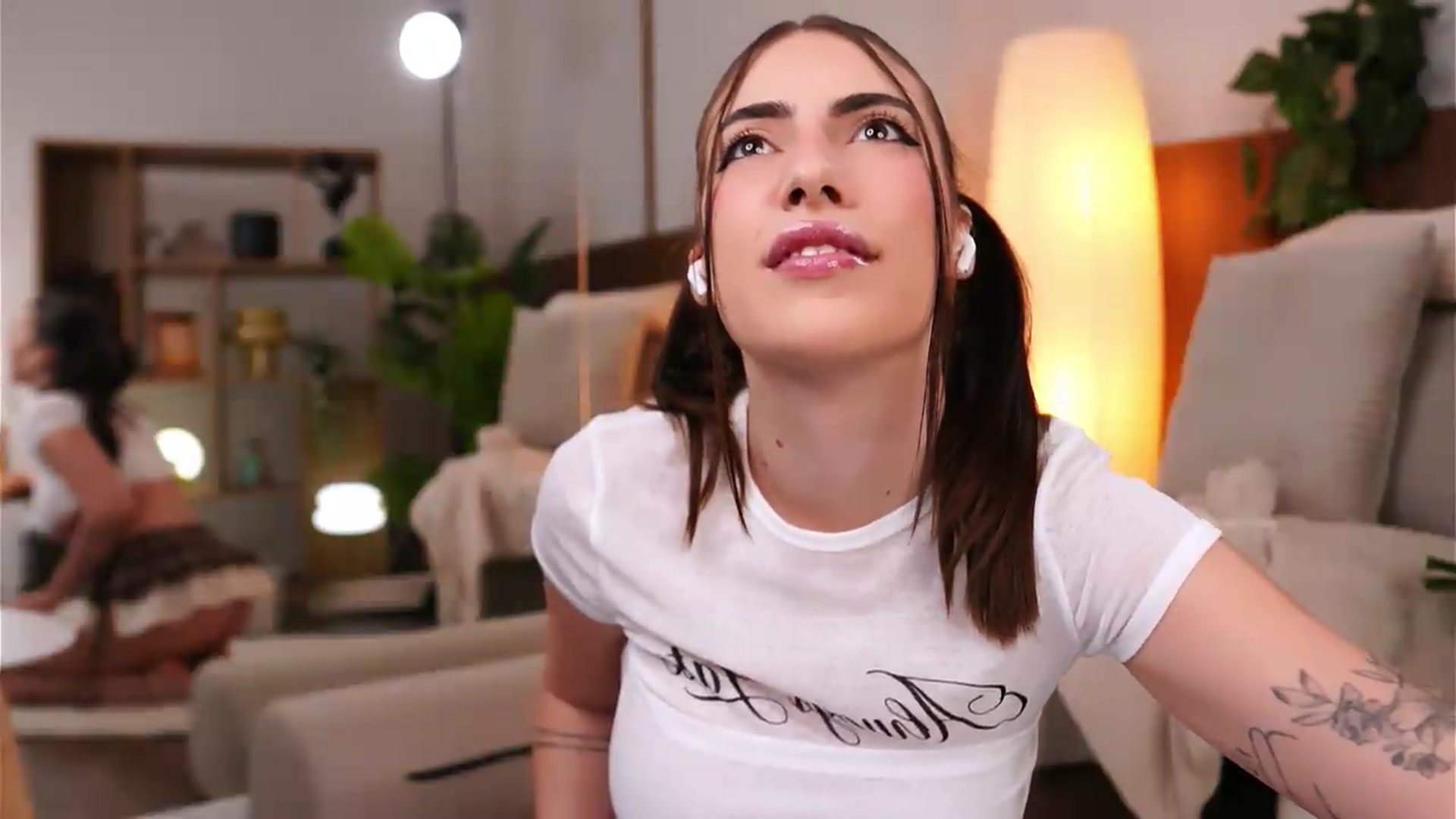 Gallery image thumbnail from ScarletHeart's myfreecams stream on, 08/25/2026, 20:02 image 18 of 20