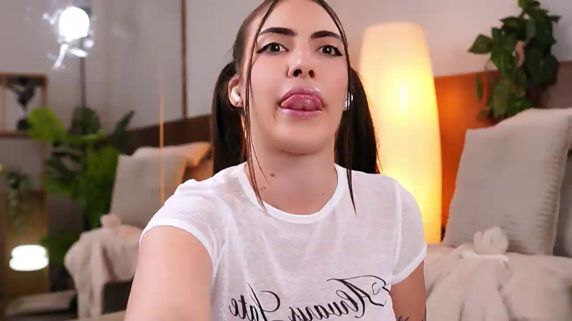 Gallery image thumbnail from ScarletHeart's myfreecams stream on, 08/26/2026, 04:15 image 1 of 20