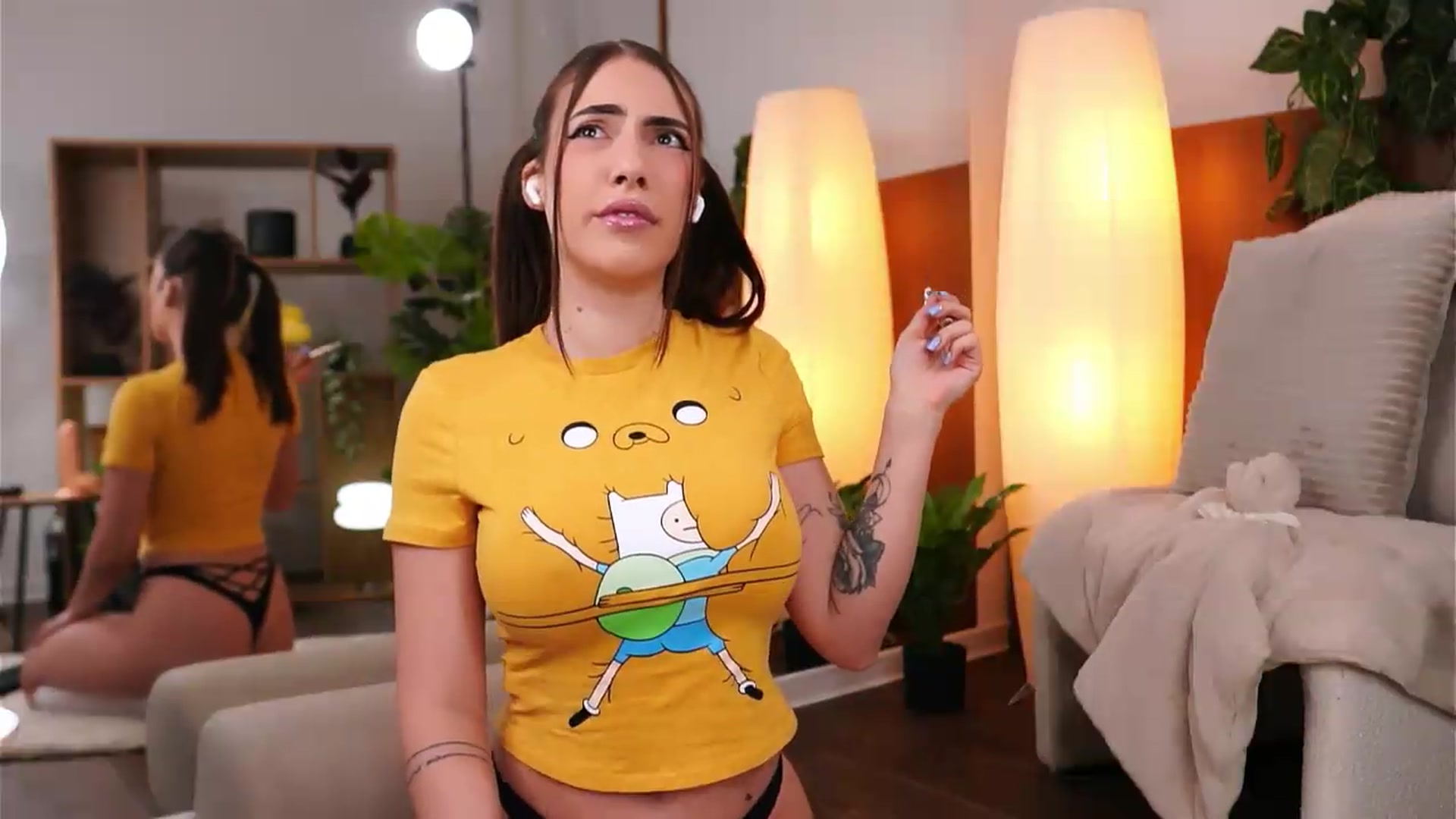 Gallery image thumbnail from ScarletHeart's myfreecams stream on, 08/26/2026, 19:42 image 7 of 20