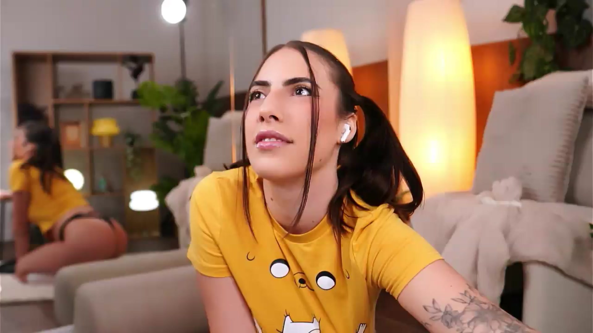 Gallery image thumbnail from ScarletHeart's myfreecams stream on, 08/26/2026, 20:31 image 4 of 20