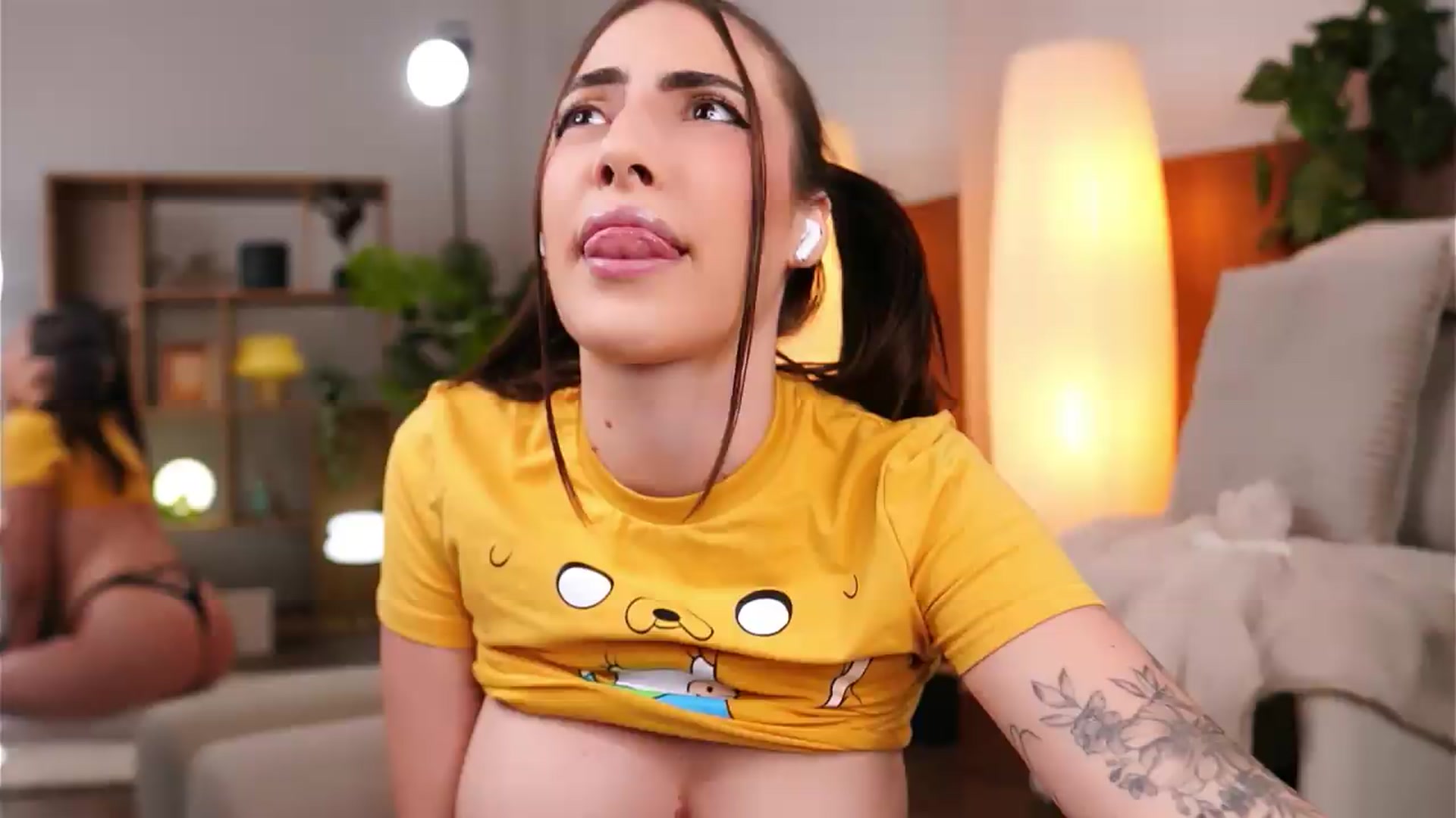 Gallery image thumbnail from ScarletHeart's myfreecams stream on, 08/26/2026, 20:31 image 14 of 20