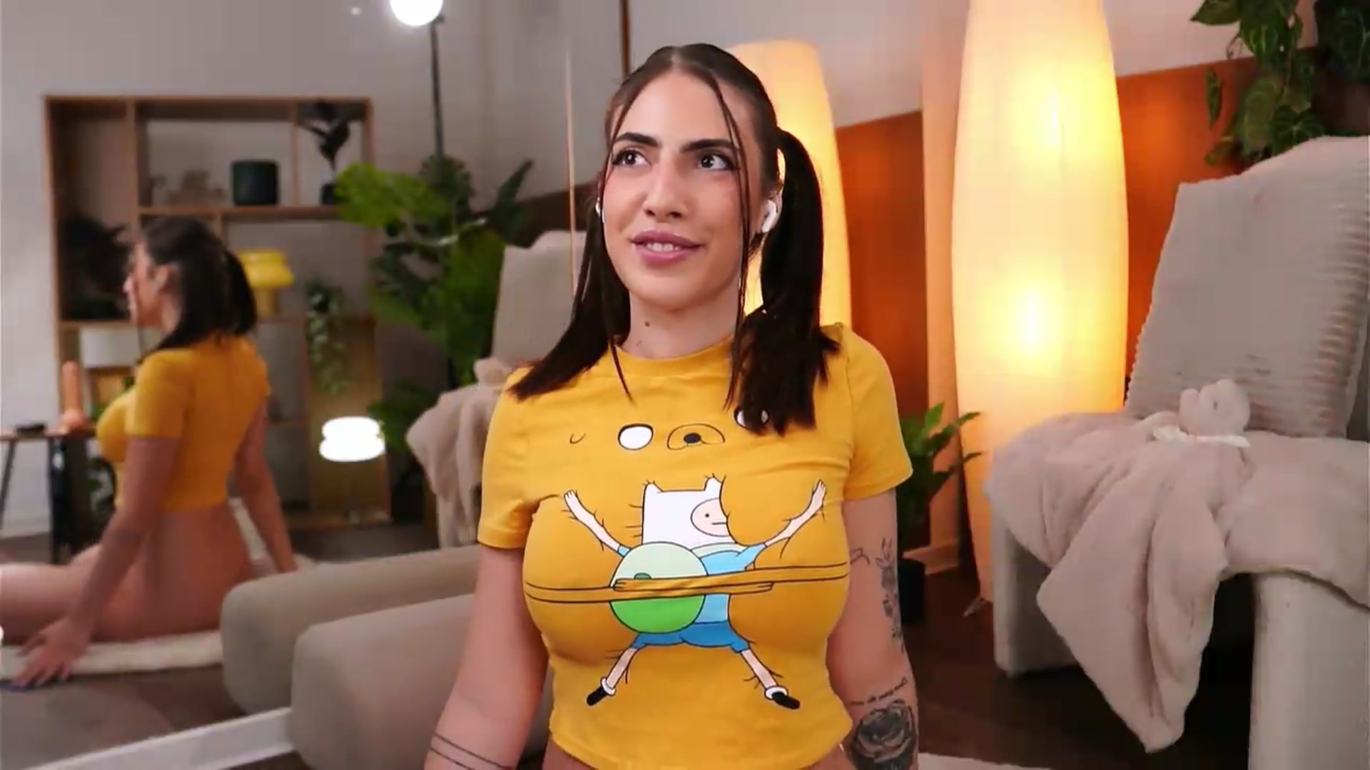Gallery image thumbnail from ScarletHeart's myfreecams stream on, 08/26/2026, 23:41 image 18 of 20