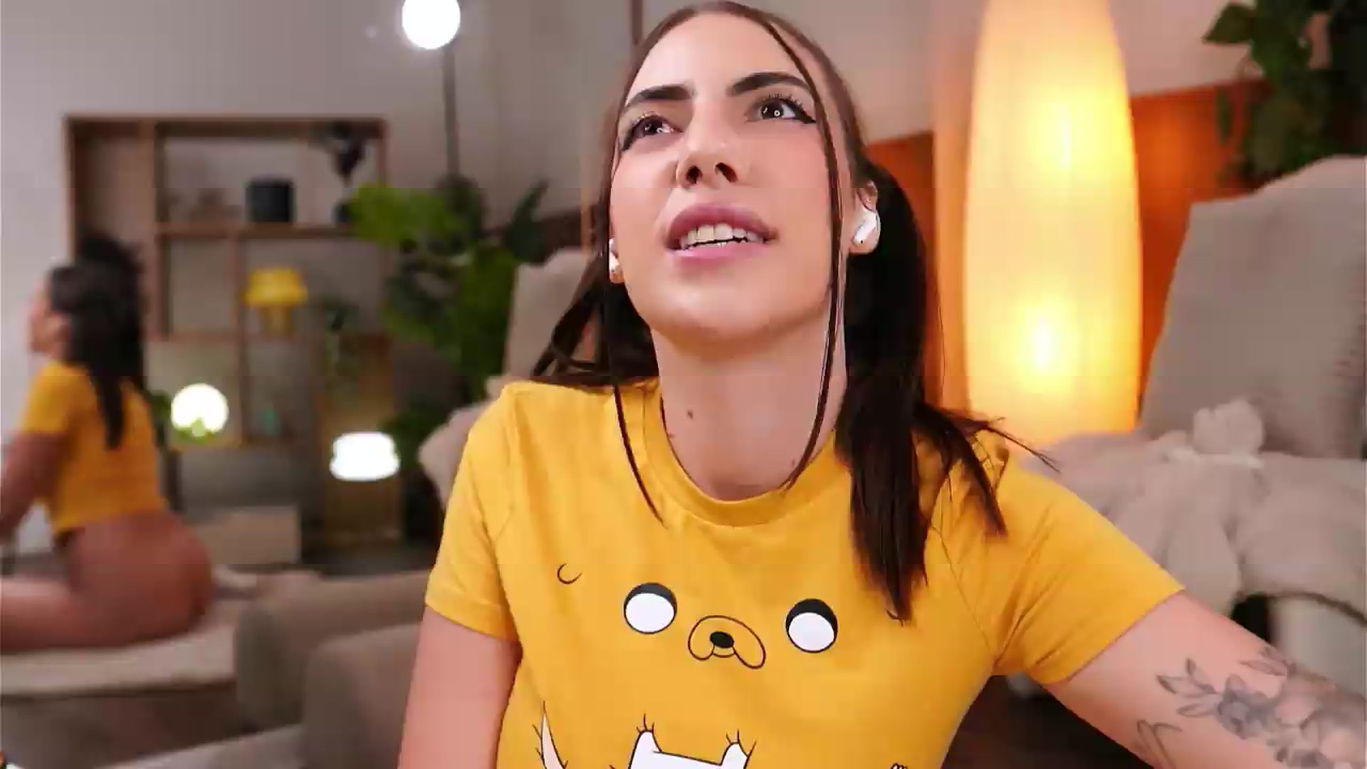 Gallery image thumbnail from ScarletHeart's myfreecams stream on, 08/27/2026, 03:31 image 16 of 20
