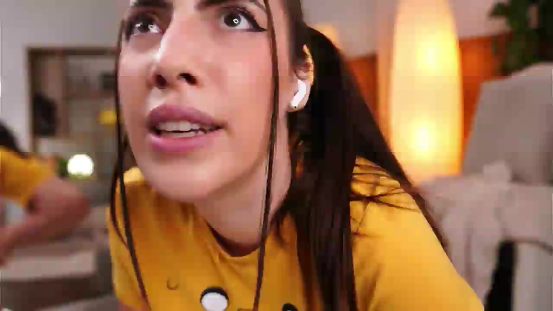 Gallery image thumbnail from ScarletHeart's myfreecams stream on, 08/27/2026, 03:31 image 18 of 20