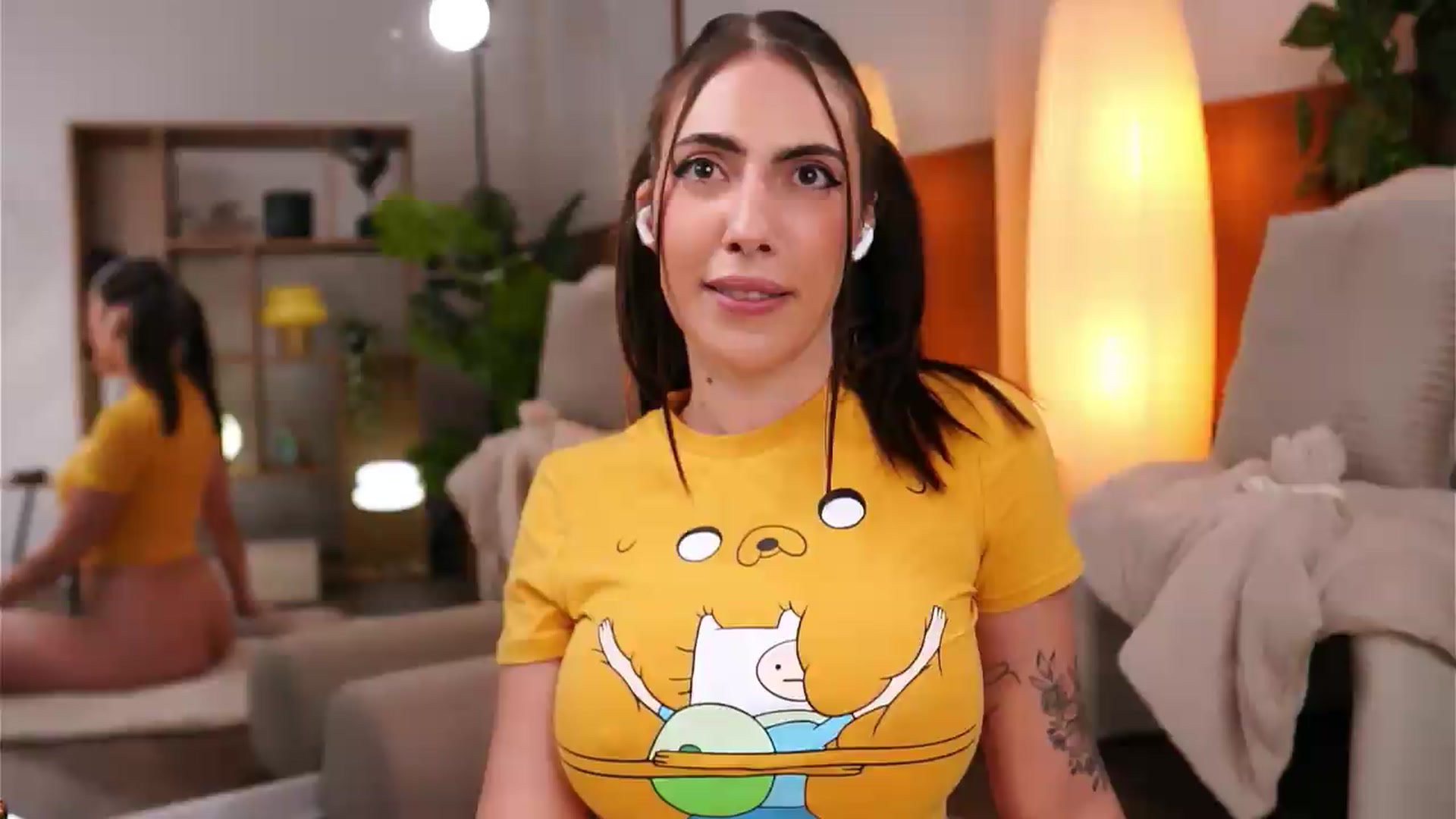 Gallery image thumbnail from ScarletHeart's myfreecams stream on, 08/27/2026, 03:31 image 17 of 20