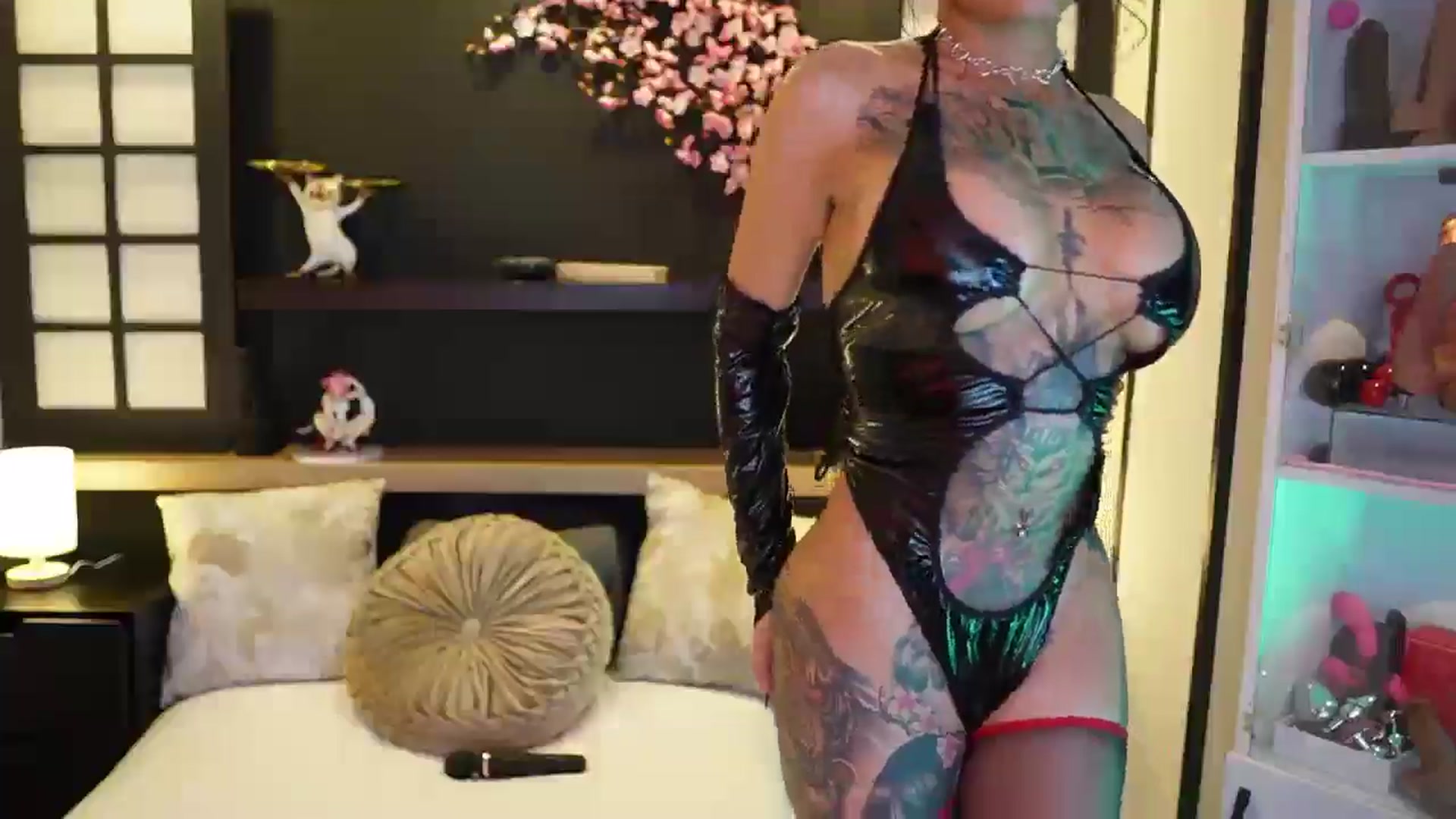 Gallery image thumbnail from Scarlet_01's myfreecams stream on, 09/19/2025, 05:26 image 6 of 20