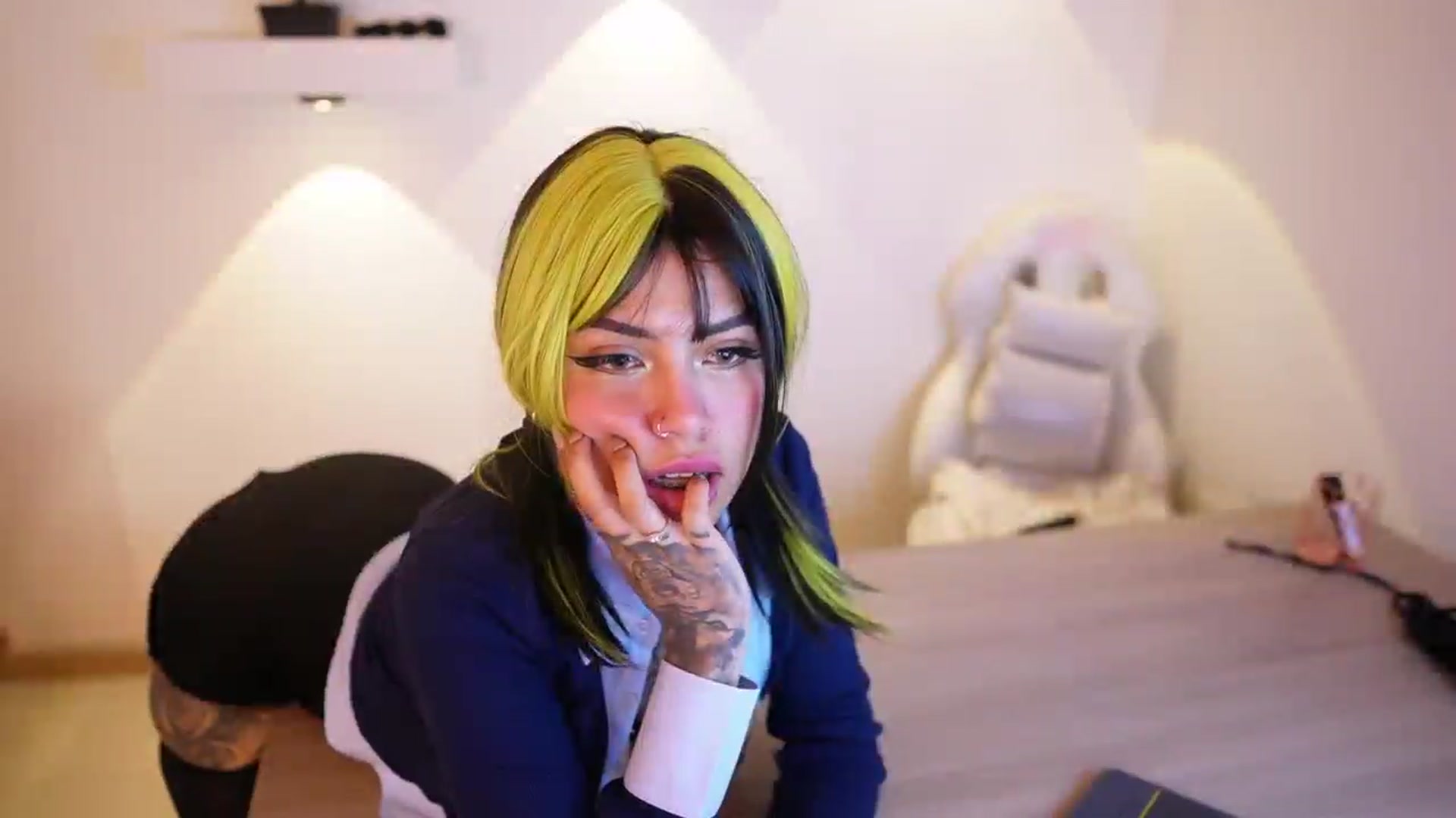 Gallery image thumbnail from Scarlet_01's myfreecams stream on, 09/21/2025, 02:59 image 17 of 20
