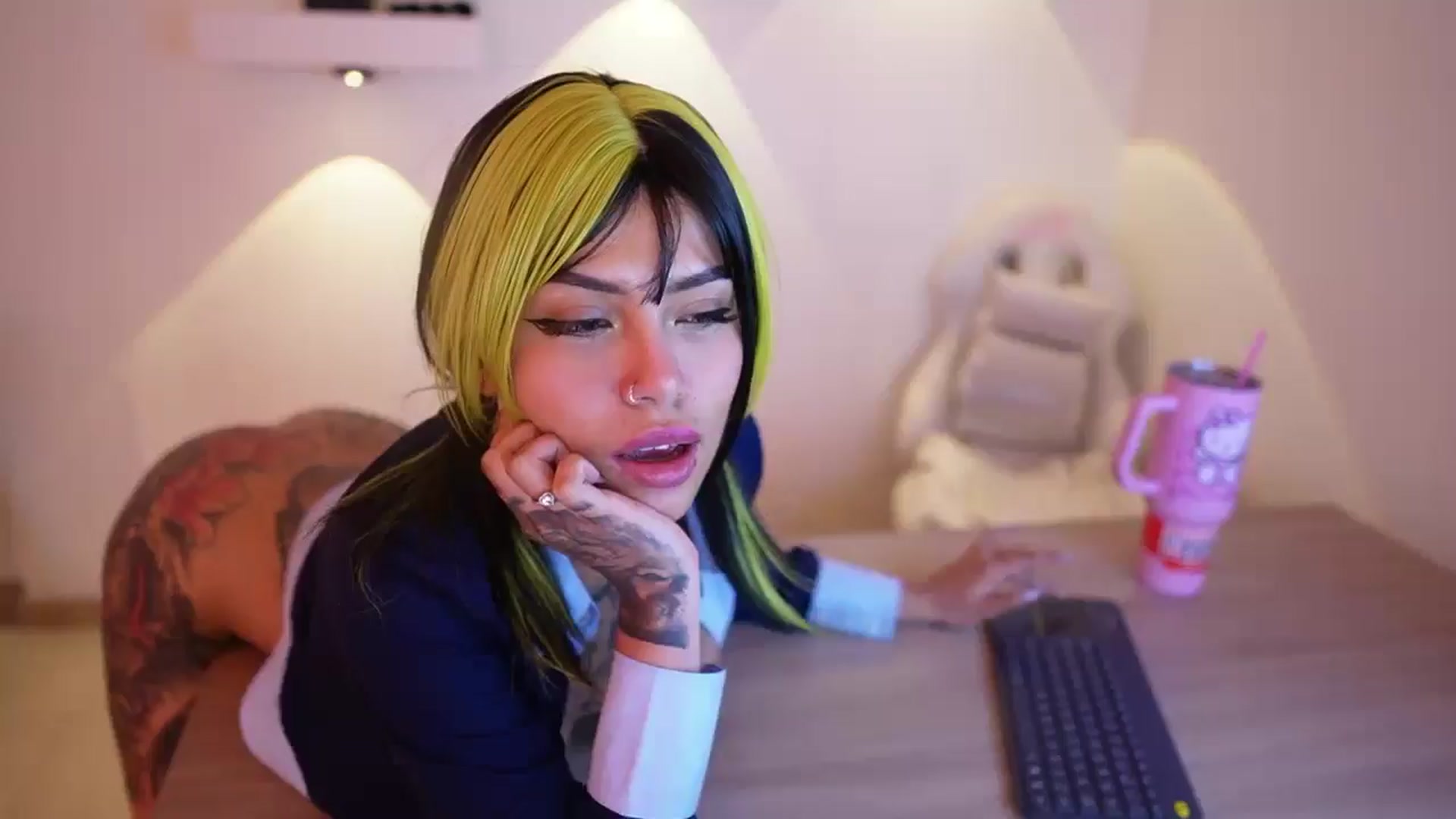Gallery image thumbnail from Scarlet_01's myfreecams stream on, 09/21/2025, 09:02 image 12 of 20