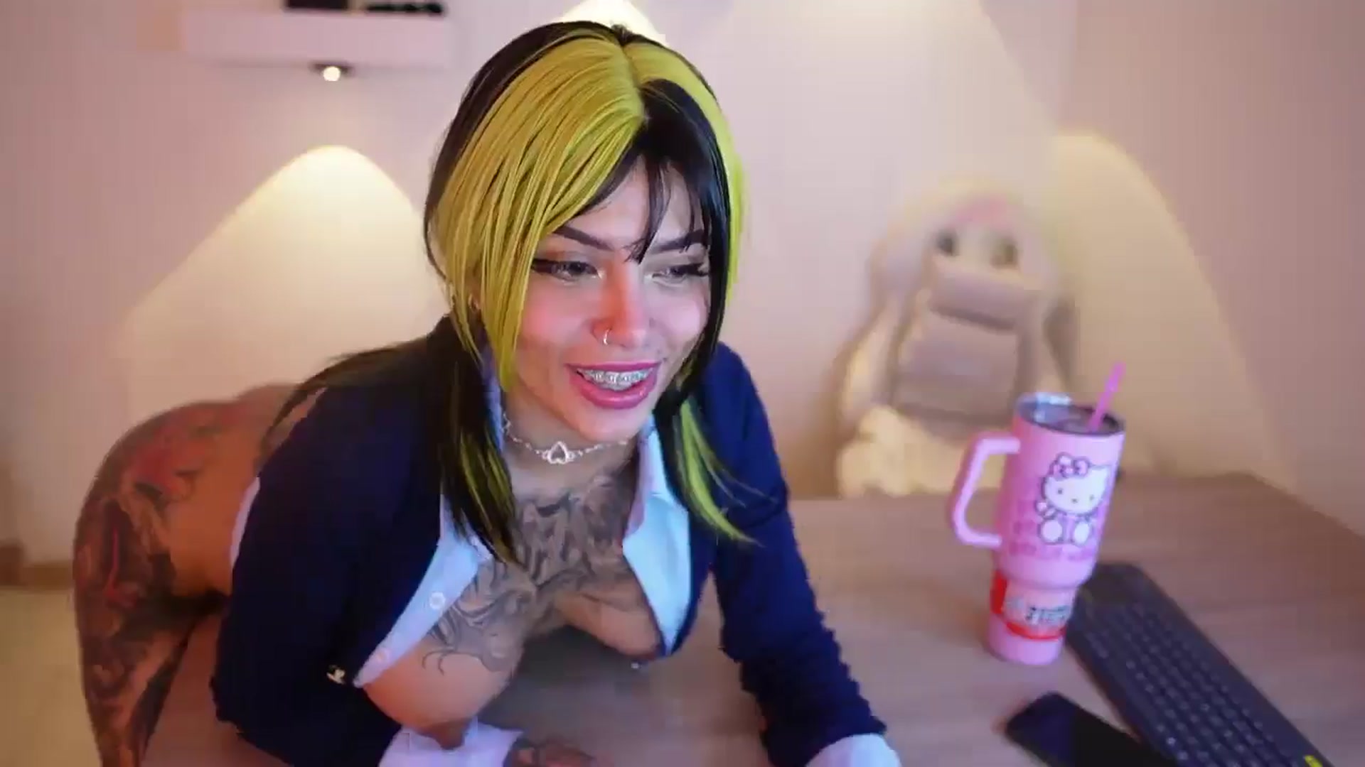 Gallery image thumbnail from Scarlet_01's myfreecams stream on, 09/21/2025, 09:02 image 10 of 20