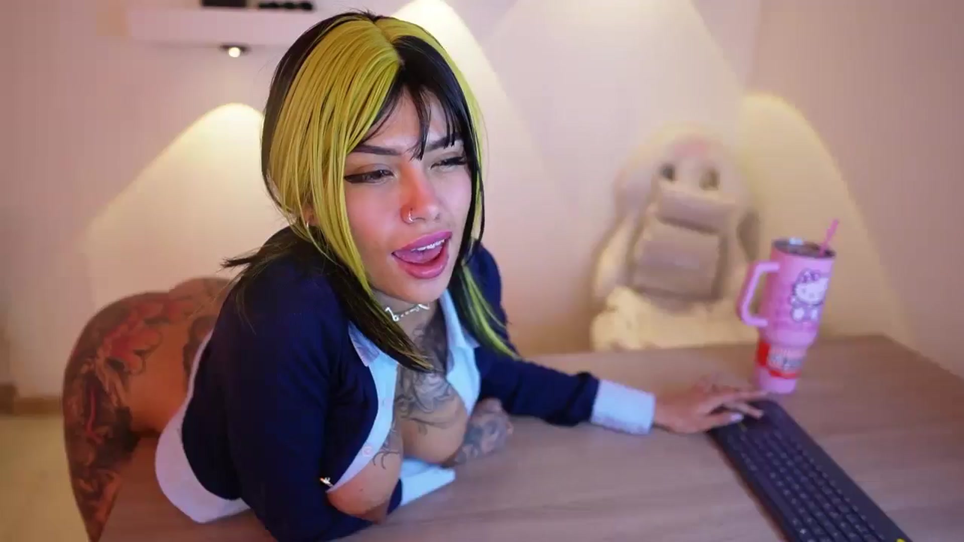 Gallery image thumbnail from Scarlet_01's myfreecams stream on, 09/21/2025, 09:02 image 11 of 20