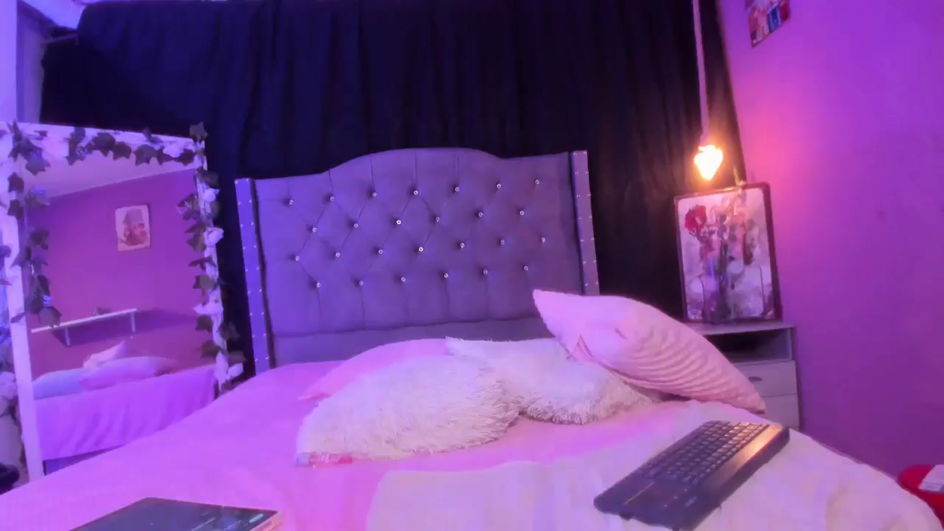 Gallery image thumbnail from Scarlet_Moon's myfreecams stream on, 06/10/2025, 10:16 image 14 of 20