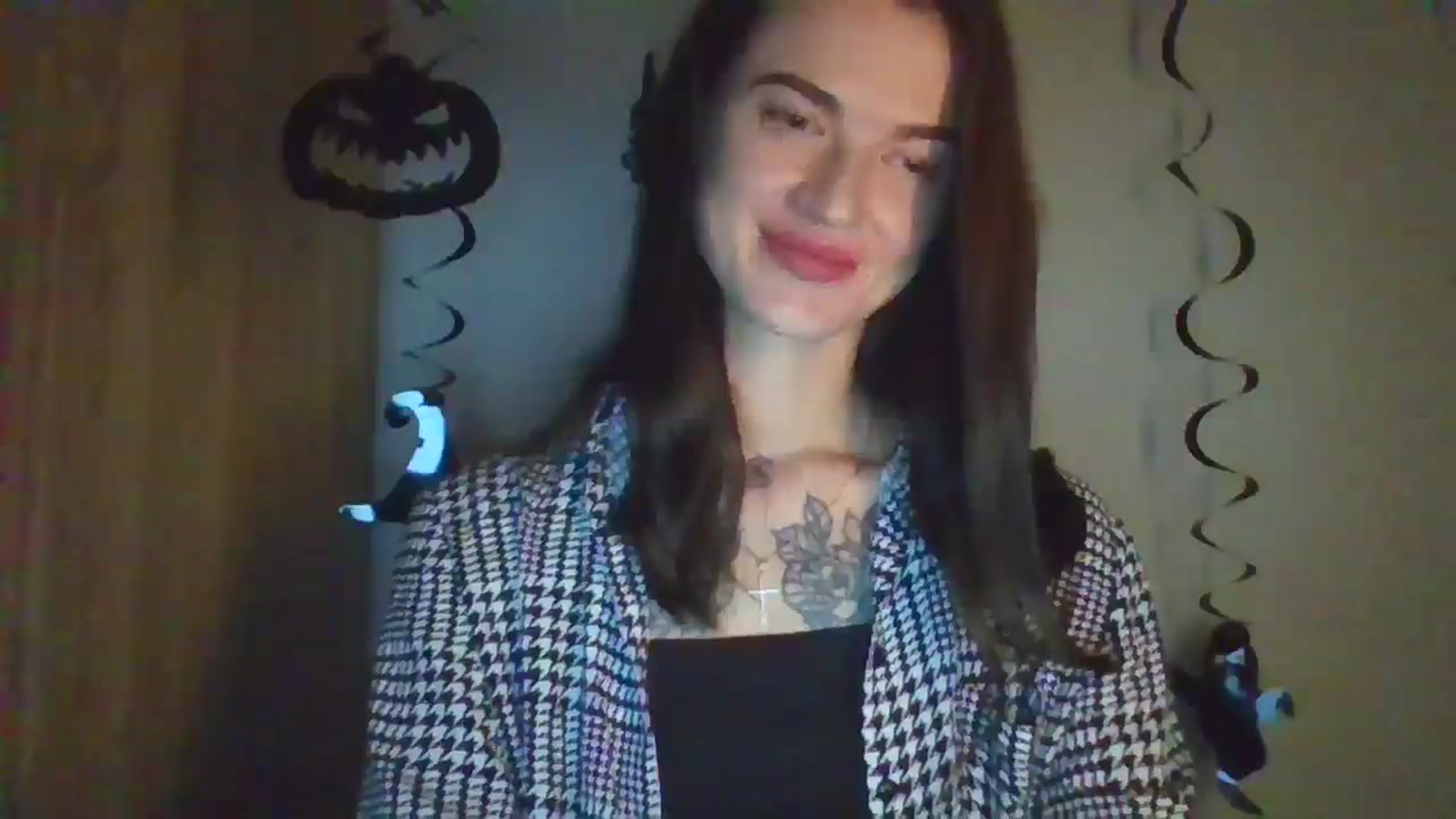 Gallery image thumbnail from Scarlet_flo's myfreecams stream on, 10/28/2024, 01:38 image 10 of 20