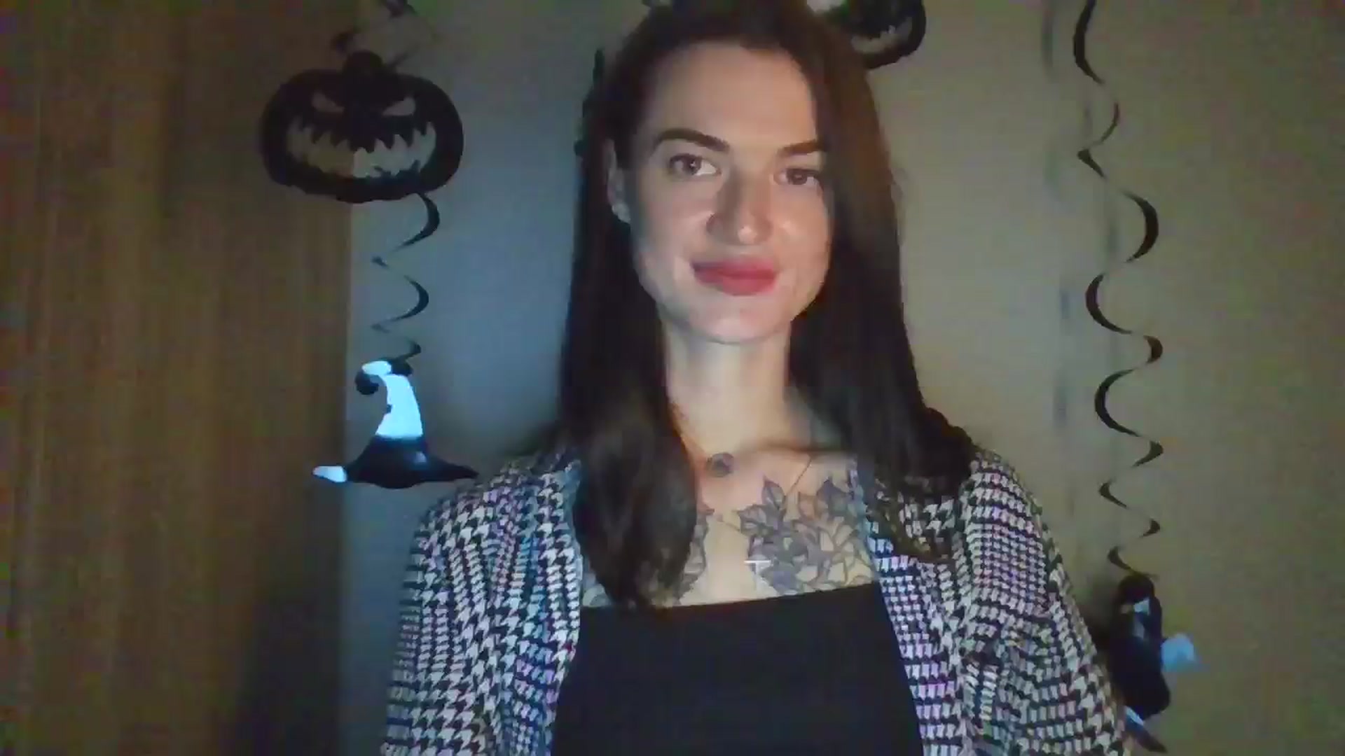 Gallery image thumbnail from Scarlet_flo's myfreecams stream on, 10/28/2024, 01:38 image 4 of 20