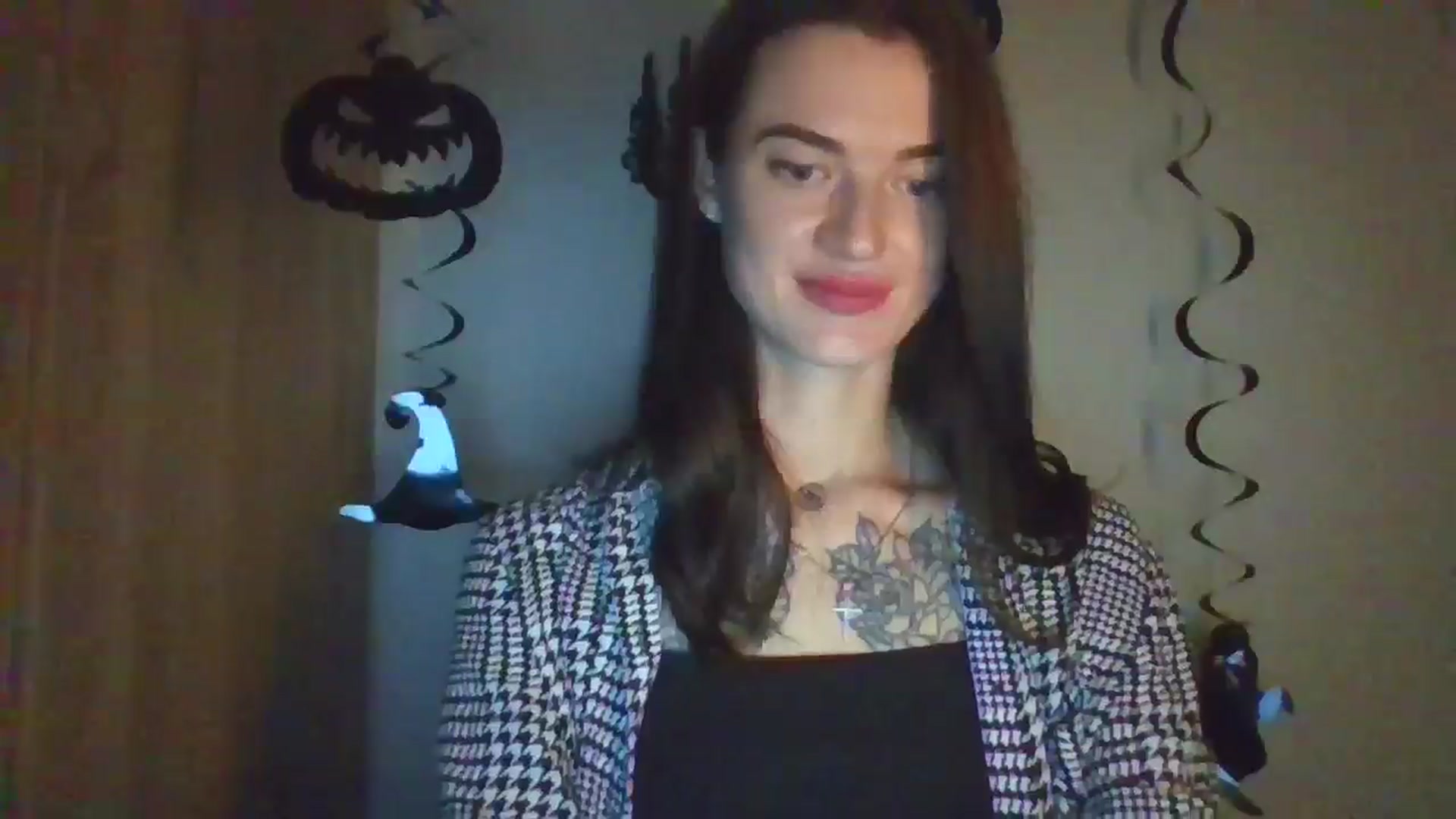 Gallery image thumbnail from Scarlet_flo's myfreecams stream on, 10/28/2024, 01:38 image 7 of 20
