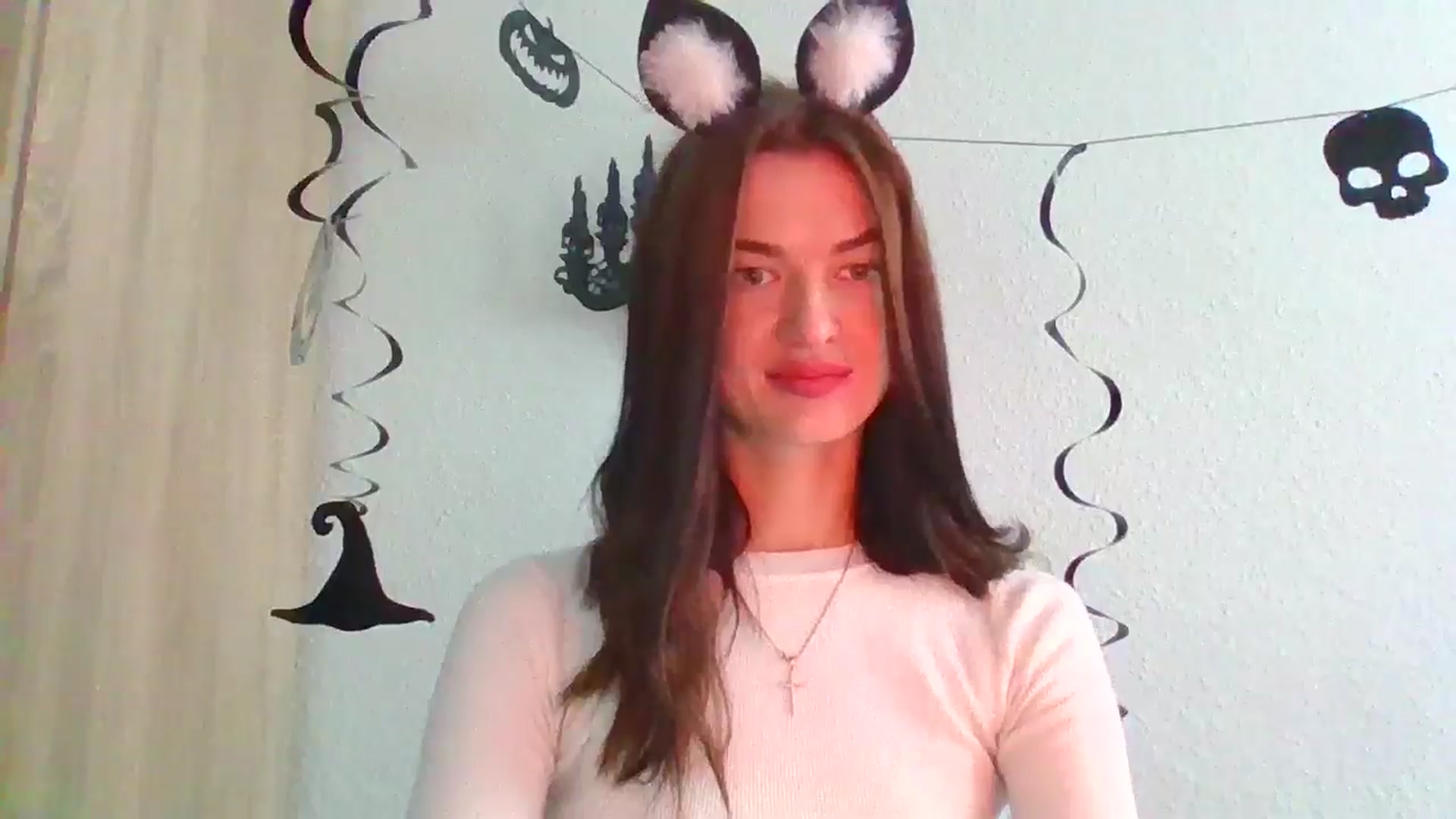 Gallery image thumbnail from Scarlet_flo's myfreecams stream on, 10/31/2024, 15:20 image 17 of 20