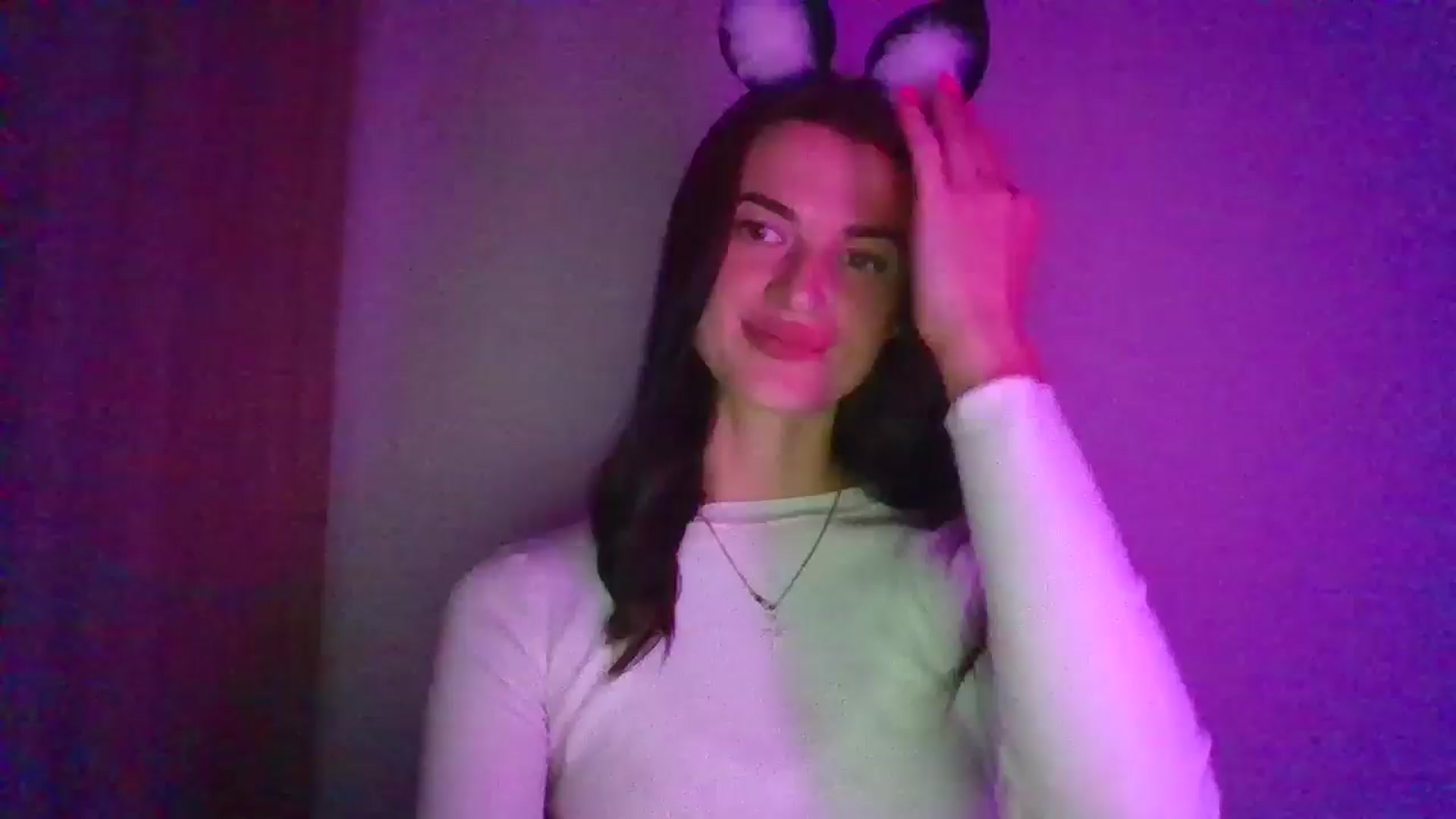 Gallery image thumbnail from Scarlet_flo's myfreecams stream on, 11/05/2024, 24:32 image 10 of 20