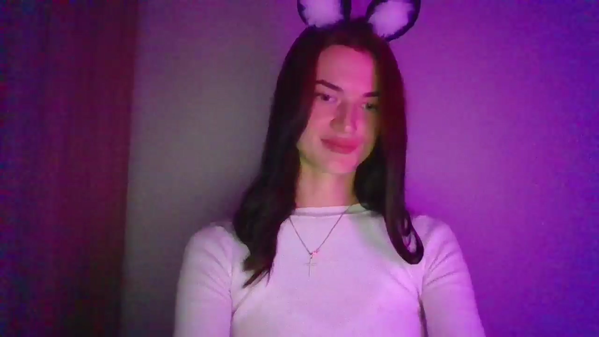 Gallery image thumbnail from Scarlet_flo's myfreecams stream on, 11/05/2024, 24:32 image 18 of 20