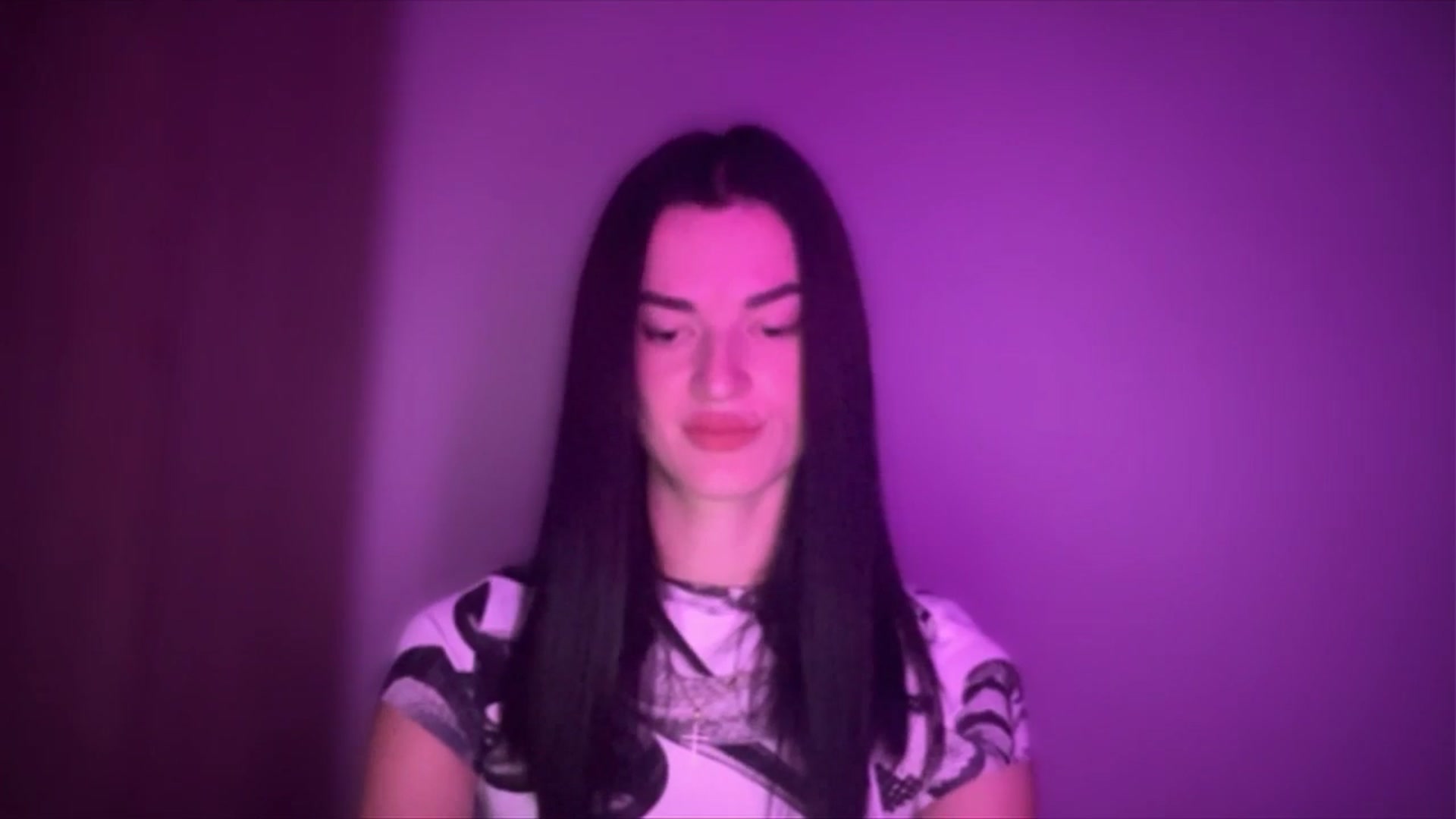 Gallery image thumbnail from Scarlet_flo's myfreecams stream on, 11/10/2024, 16:45 image 5 of 20