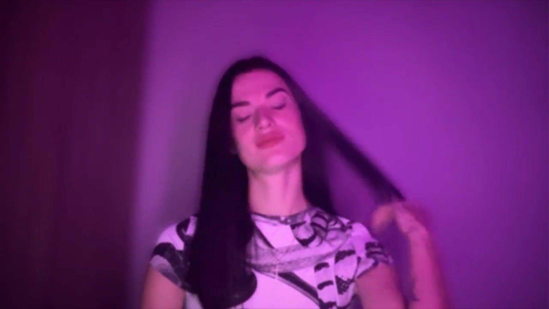 Gallery image thumbnail from Scarlet_flo's myfreecams stream on, 11/10/2024, 16:45 image 8 of 20