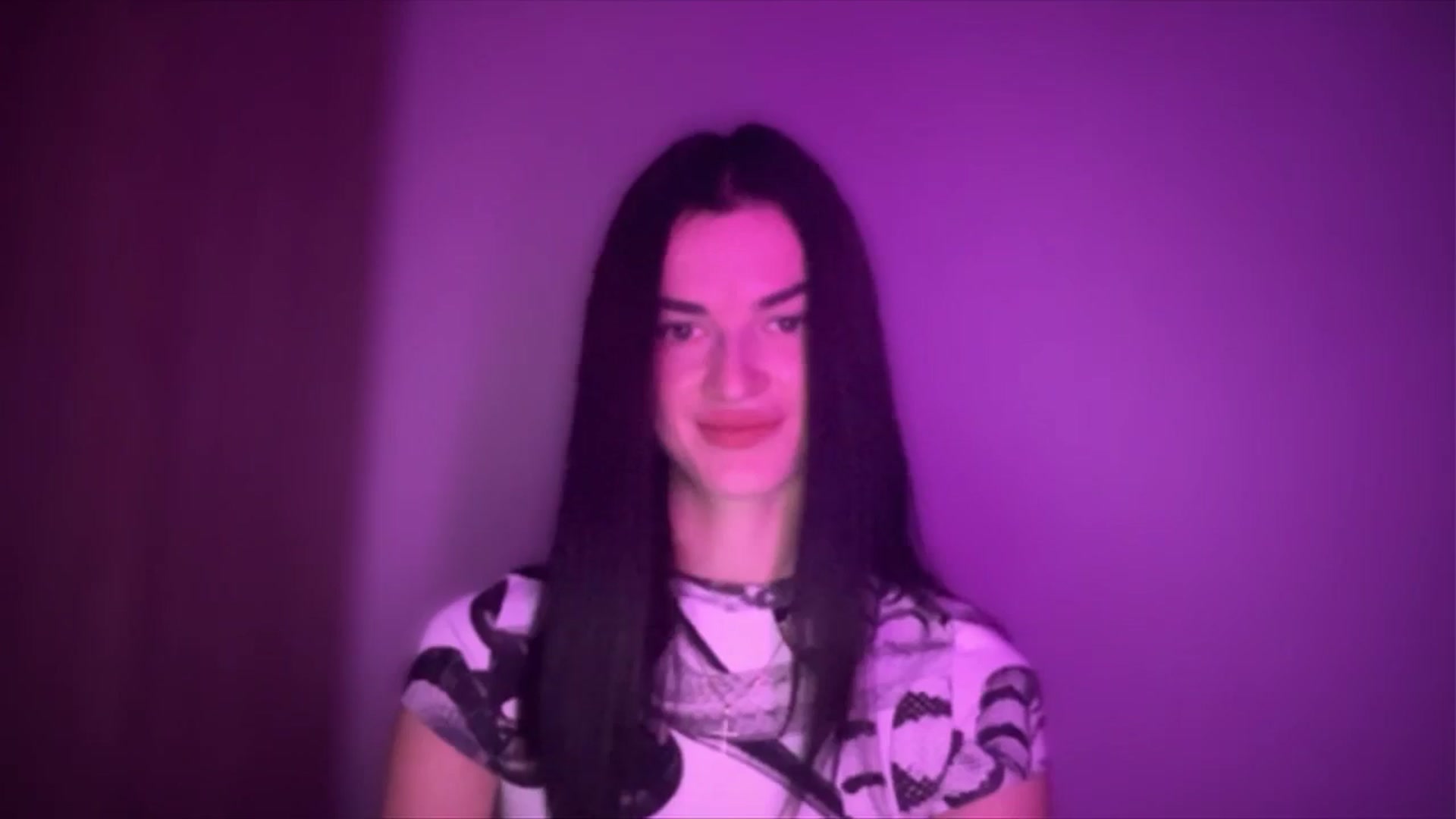 Gallery image thumbnail from Scarlet_flo's myfreecams stream on, 11/10/2024, 16:45 image 10 of 20