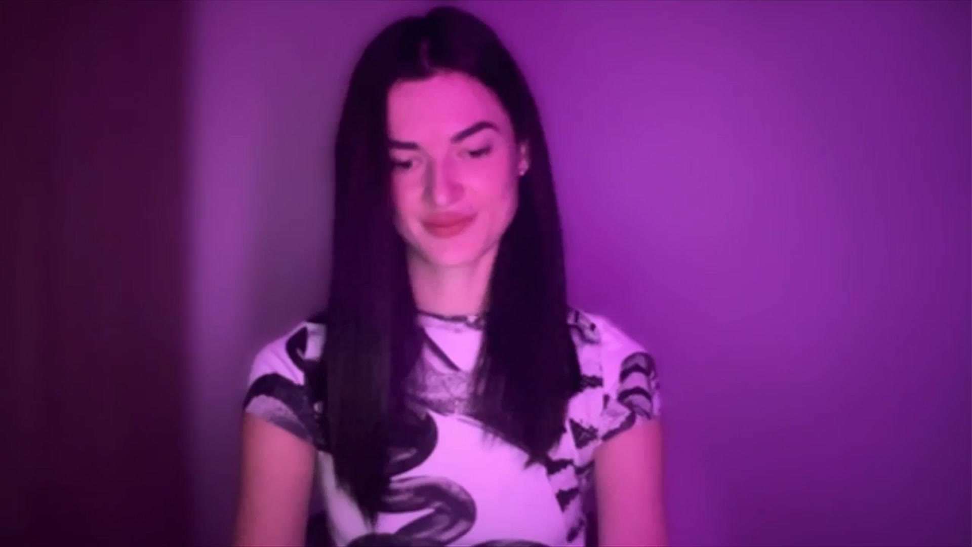 Gallery image thumbnail from Scarlet_flo's myfreecams stream on, 11/10/2024, 17:21 image 17 of 20