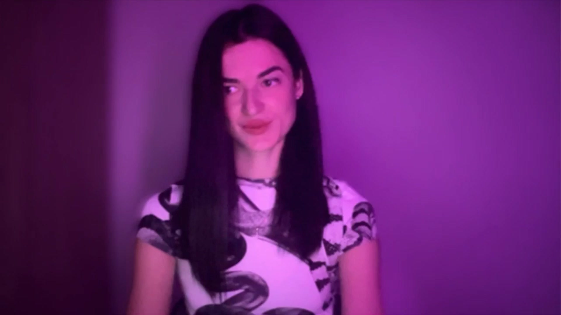 Gallery image thumbnail from Scarlet_flo's myfreecams stream on, 11/10/2024, 17:21 image 5 of 20