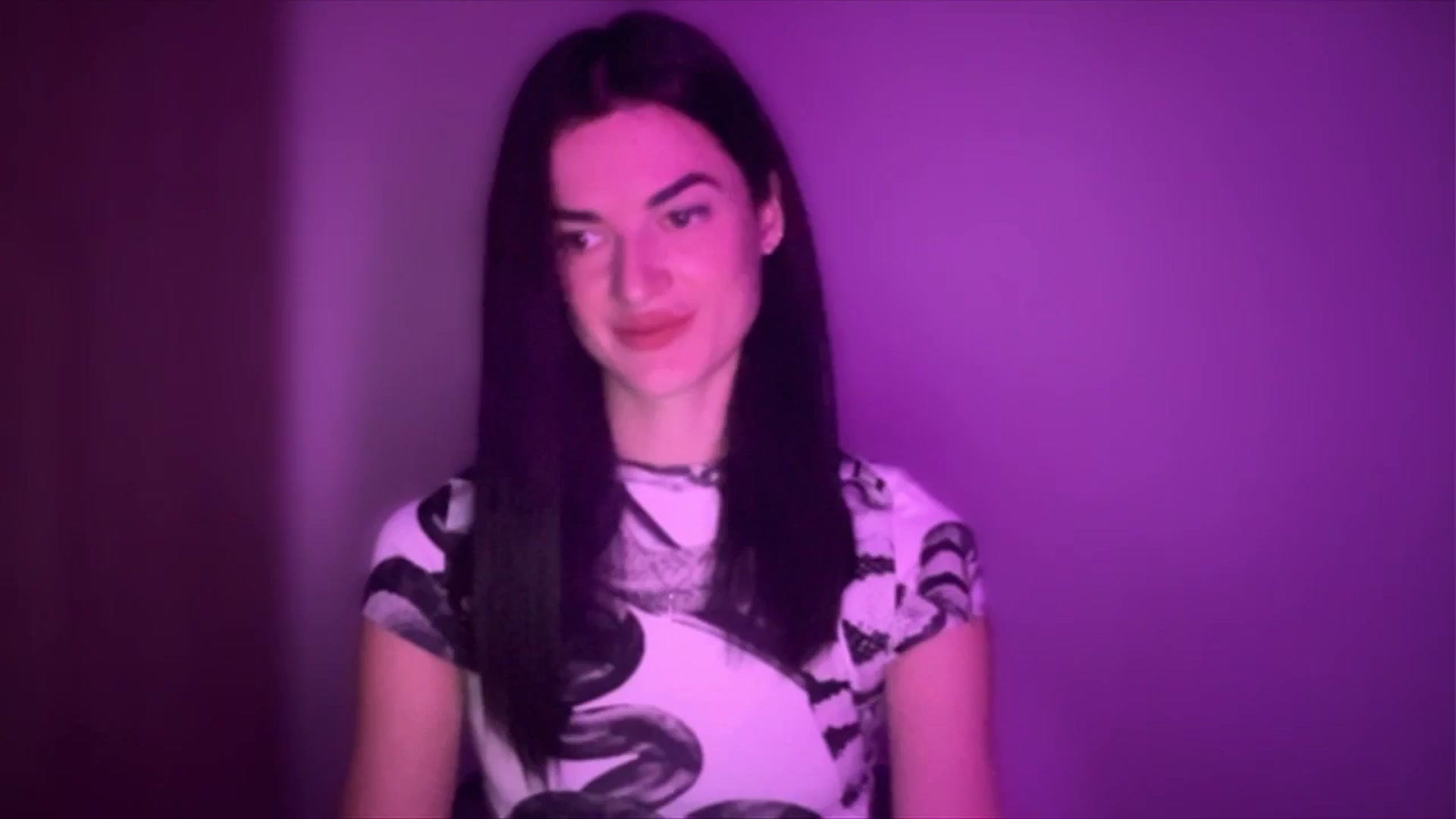 Gallery image thumbnail from Scarlet_flo's myfreecams stream on, 11/10/2024, 17:21 image 3 of 20