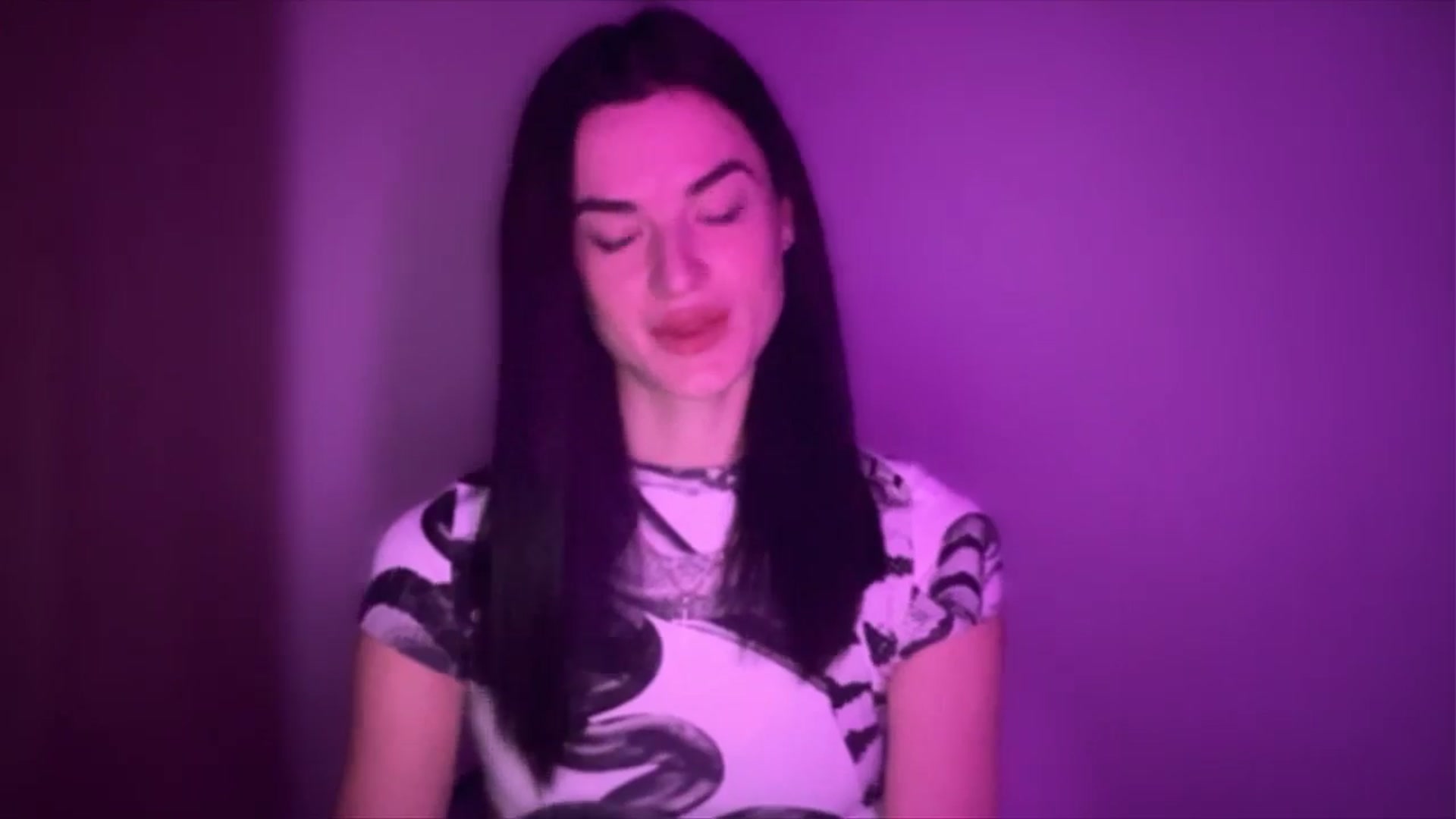 Gallery image thumbnail from Scarlet_flo's myfreecams stream on, 11/10/2024, 17:21 image 12 of 20
