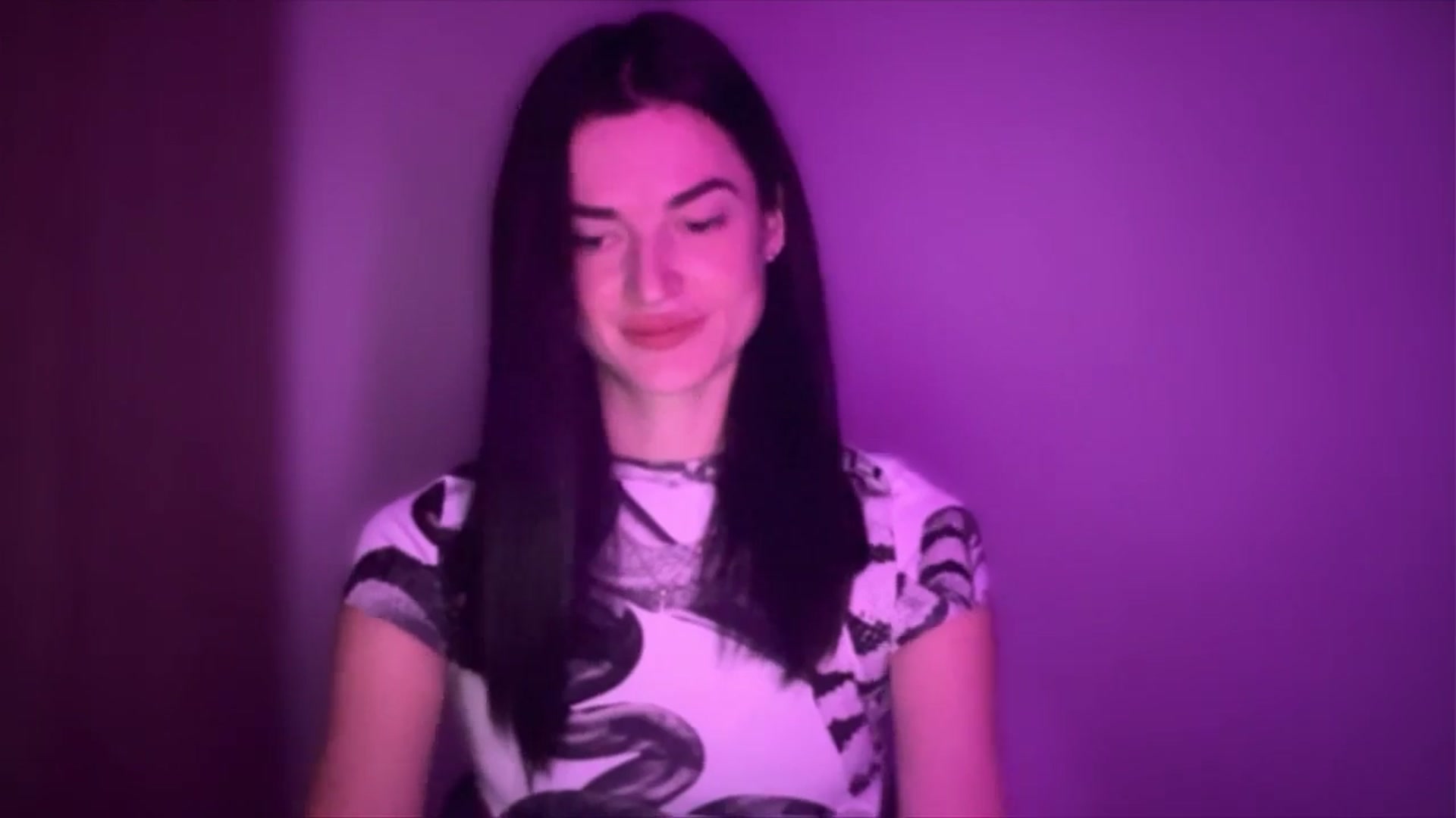 Gallery image thumbnail from Scarlet_flo's myfreecams stream on, 11/10/2024, 17:21 image 10 of 20